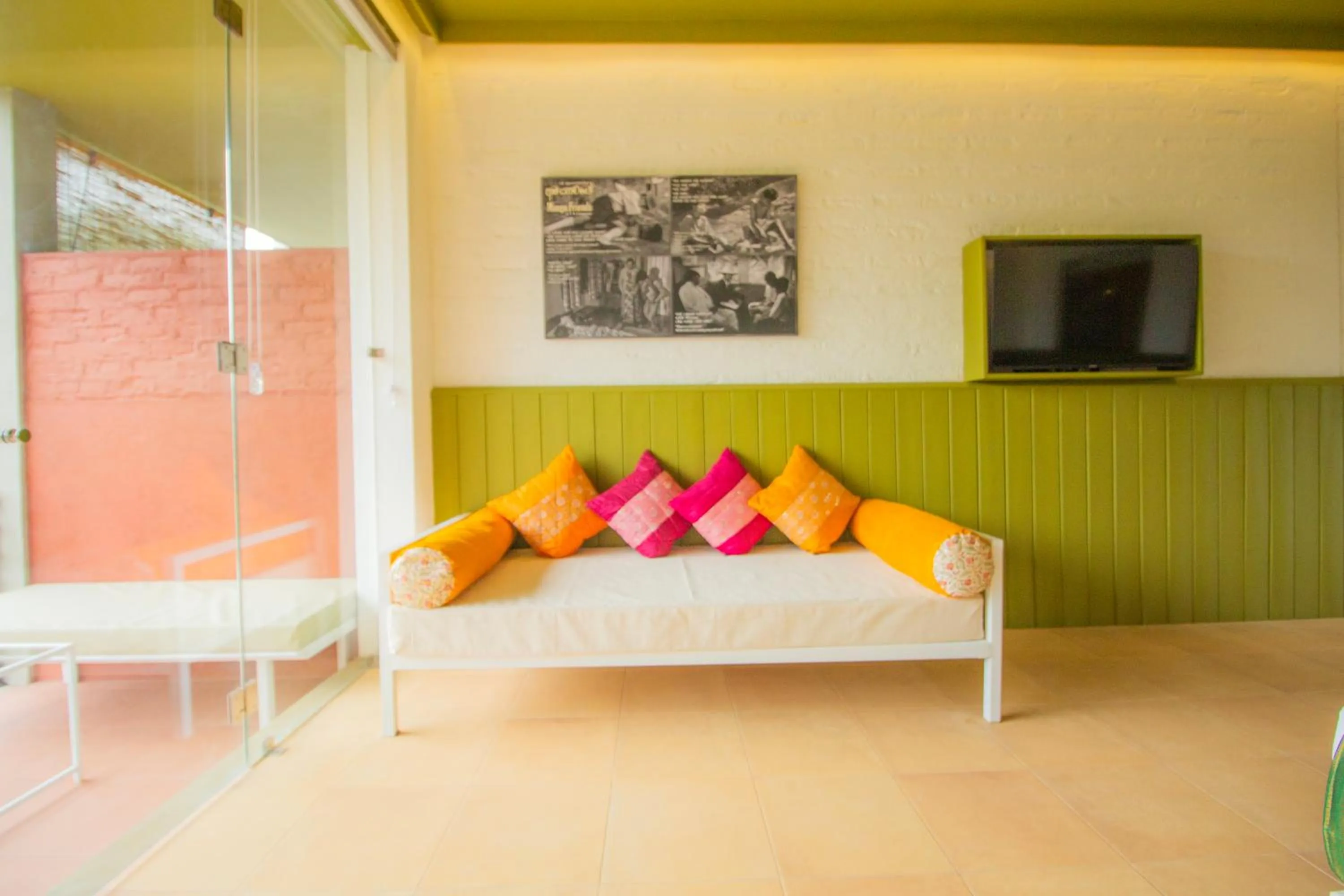 Living room, Bed in Amba Yaalu - Thema Collection "The first women-led hotel in Sri Lanka"