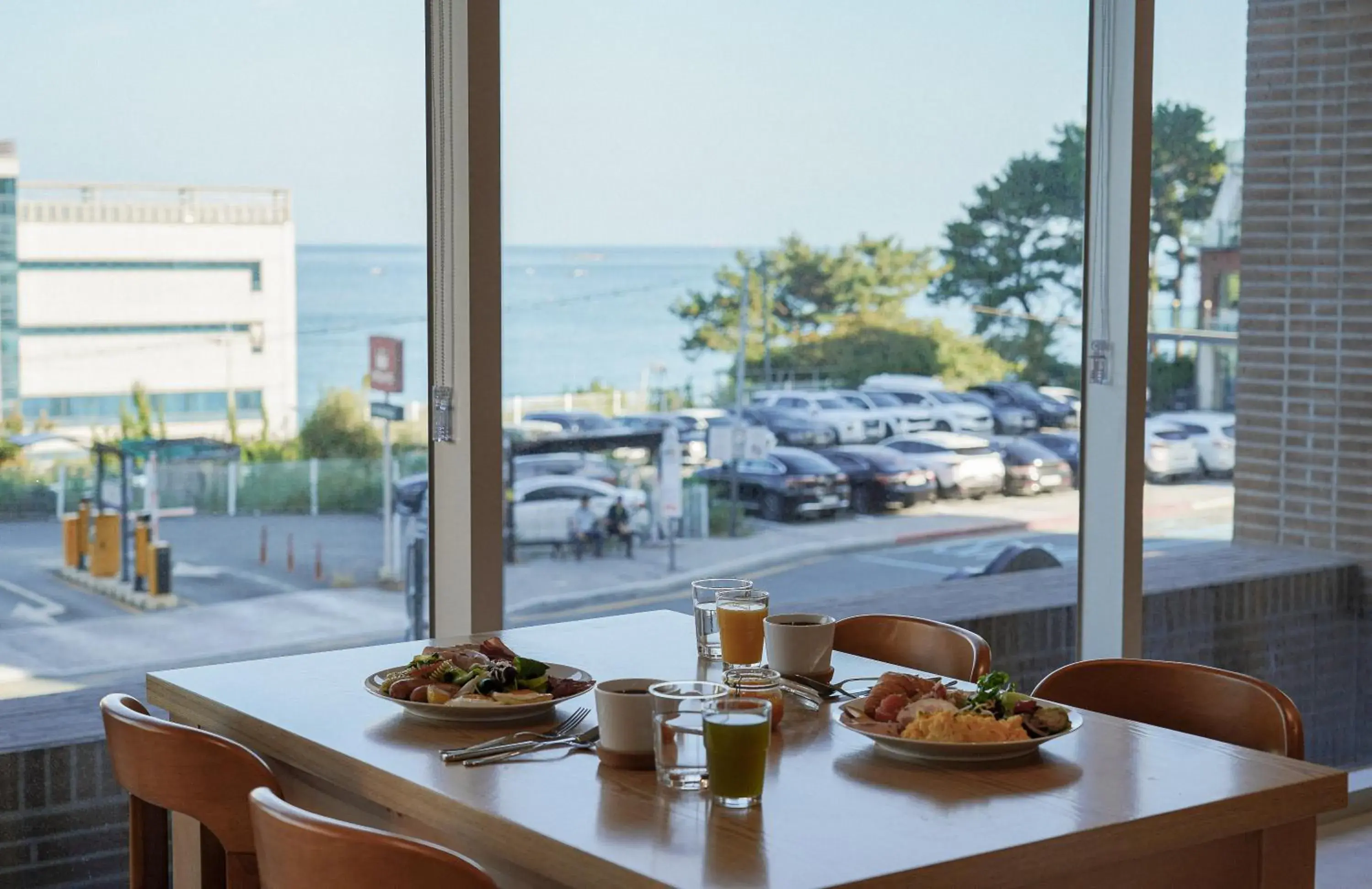 Restaurant/places to eat in Mer de laube Hotel Restaurant/places to eat in Mer de laube Hotel