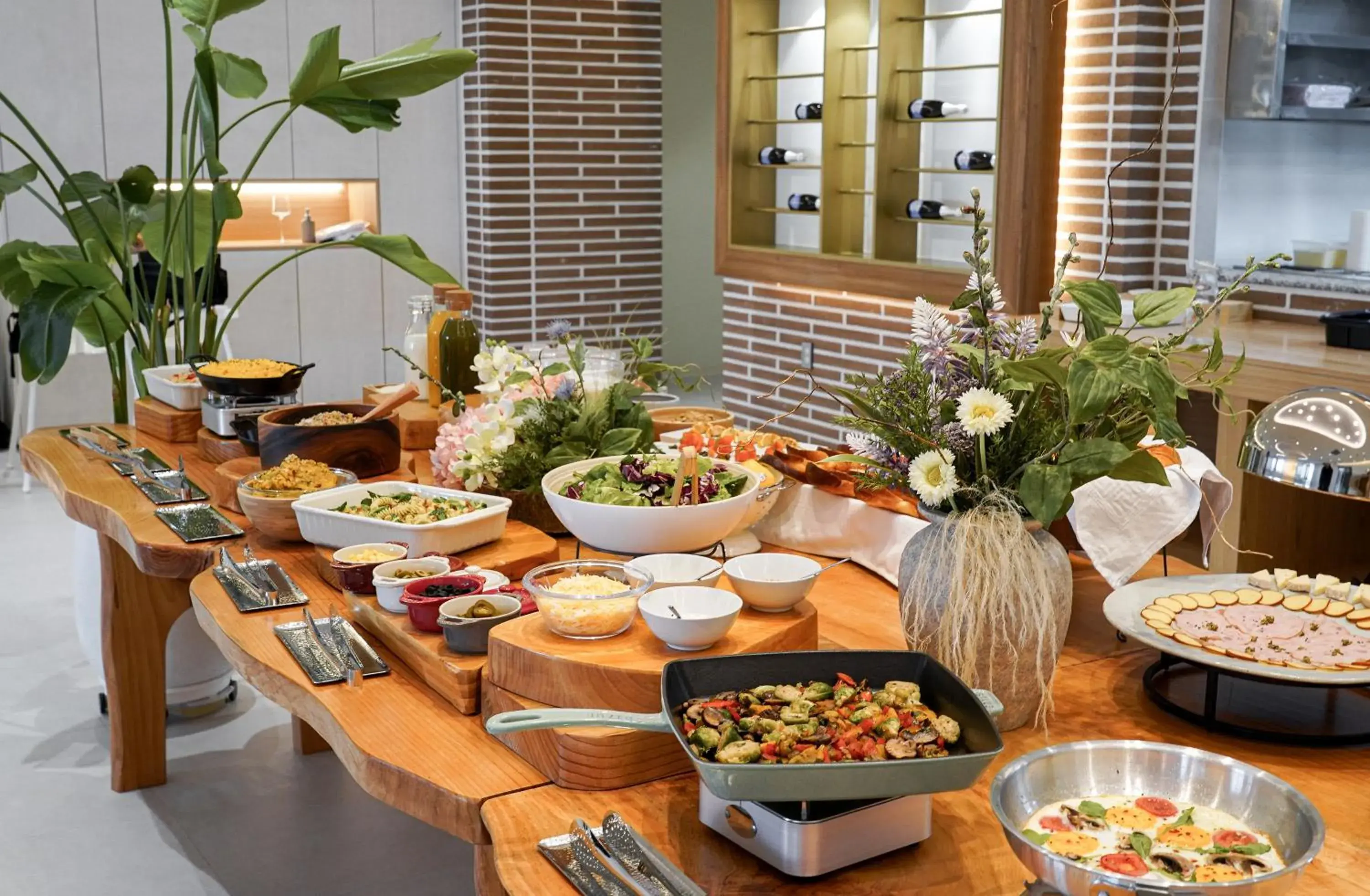 Restaurant/places to eat in Mer de laube Hotel Restaurant/places to eat in Mer de laube Hotel