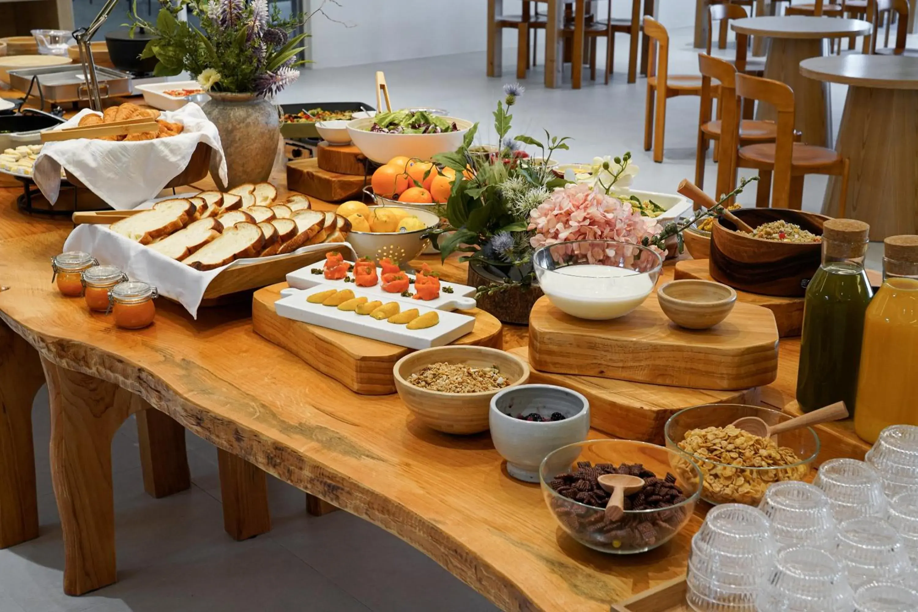 Restaurant/places to eat in Mer de laube Hotel Restaurant/places to eat in Mer de laube Hotel