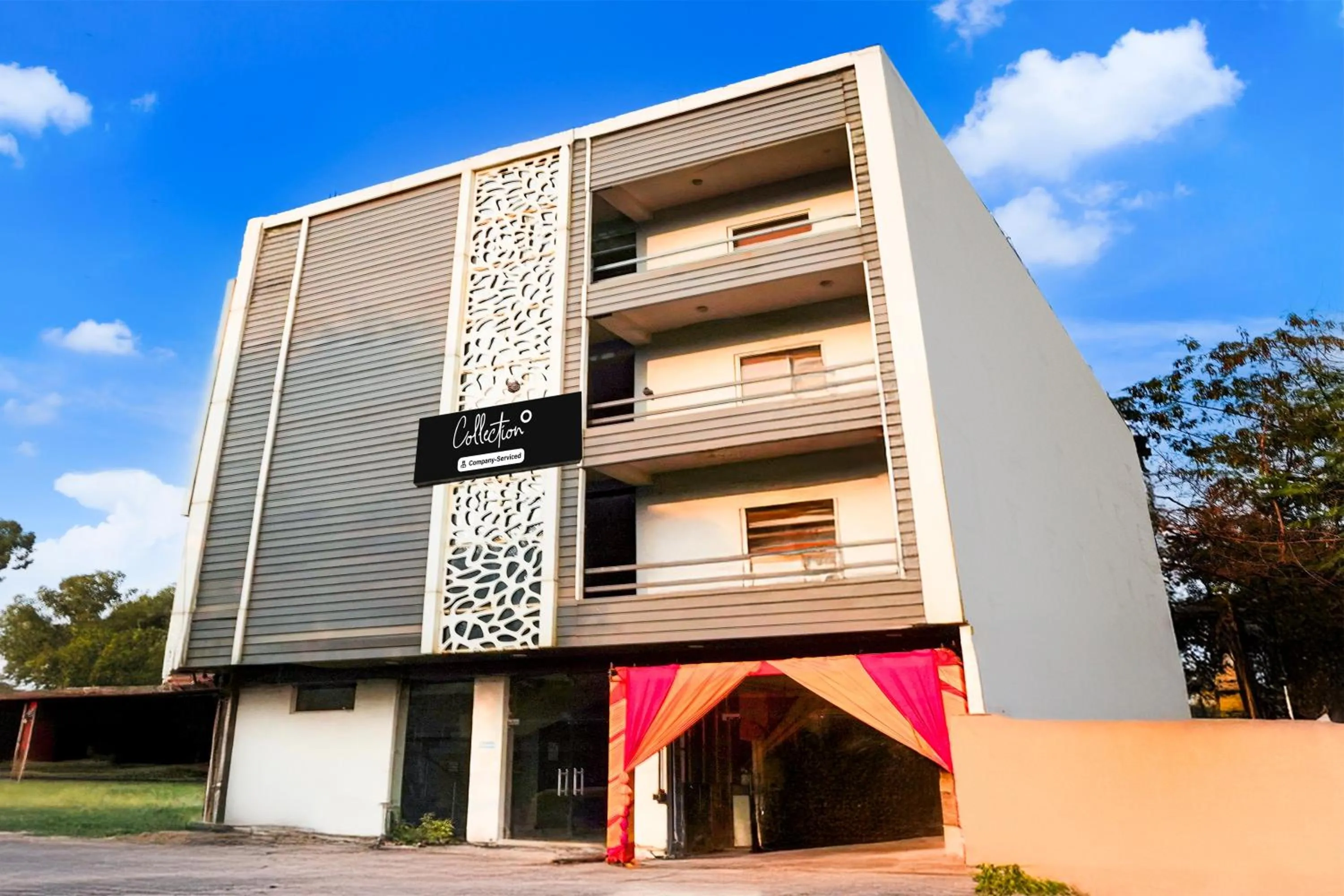 Facade/entrance in Collection O Vasundhara Enclave Delhi