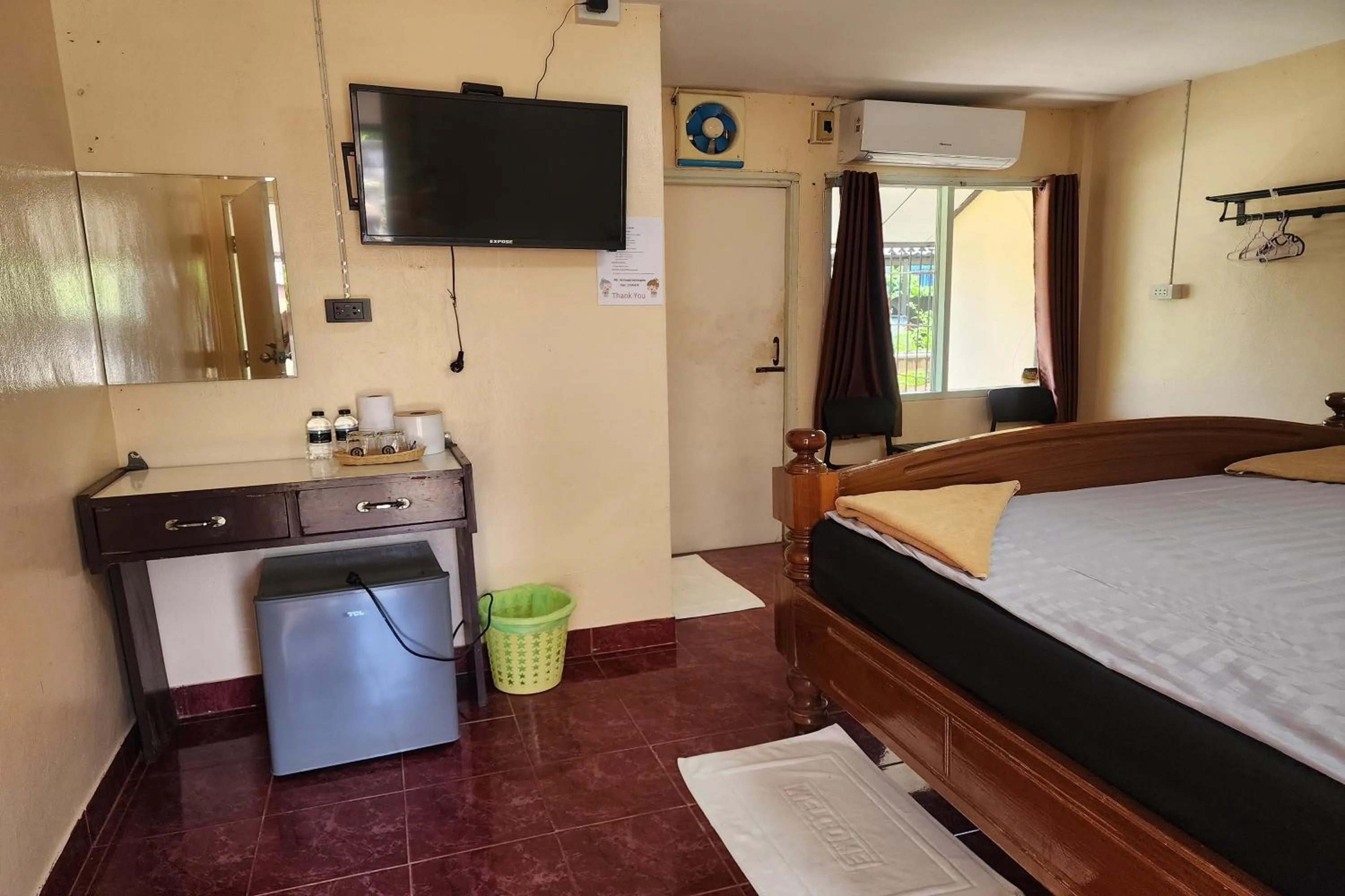 Photo of the whole room, Bed in My Pumpkin Bungalow Krabi