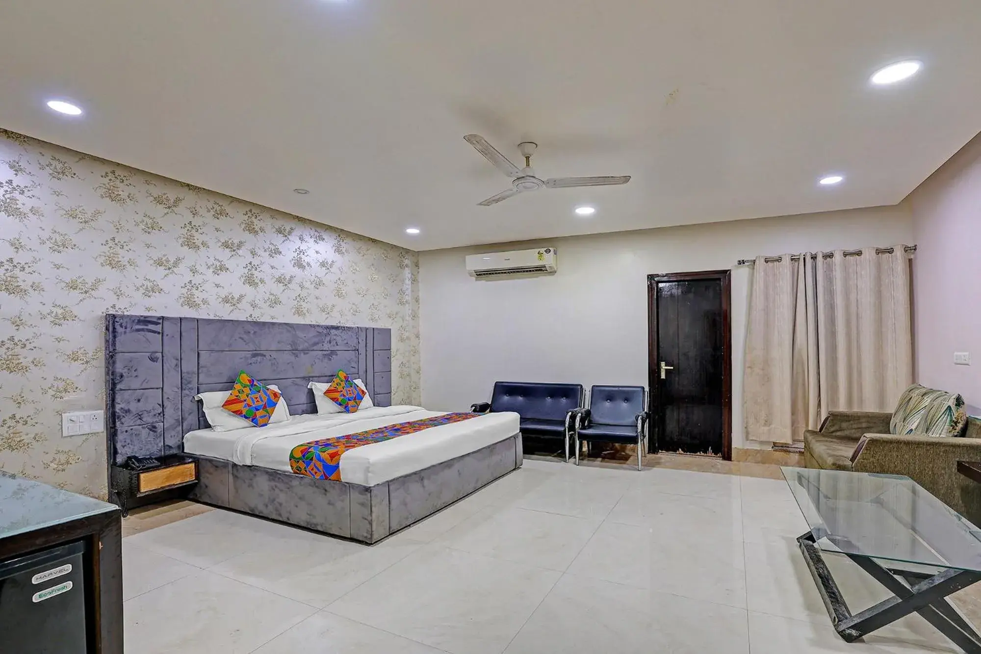 Family Room - single occupancy in FabHotel The Tuesday Suits Family Room - single occupancy in FabHotel The Tuesday Suits