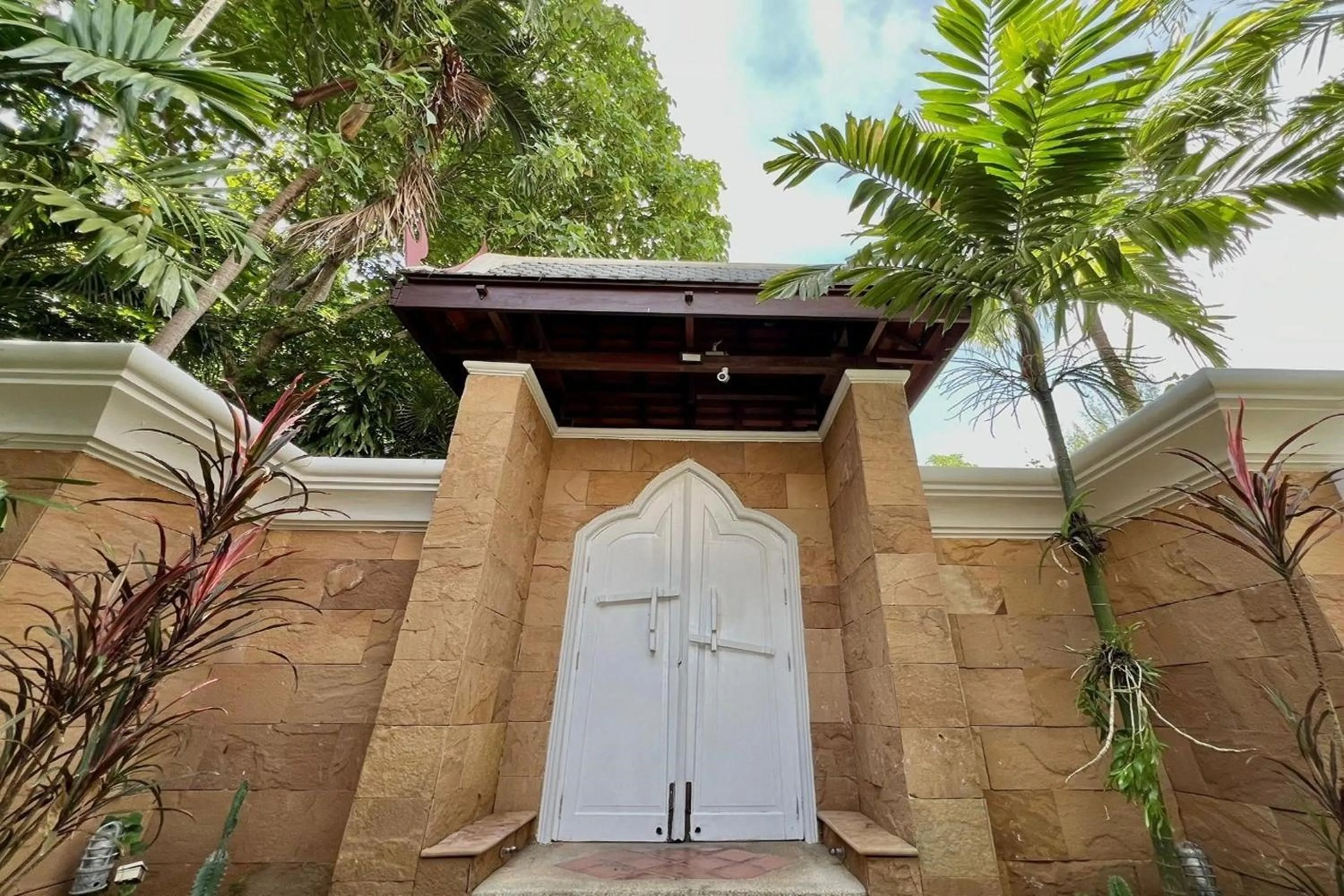 Property building in Panorama Ocean Villas, Kamala