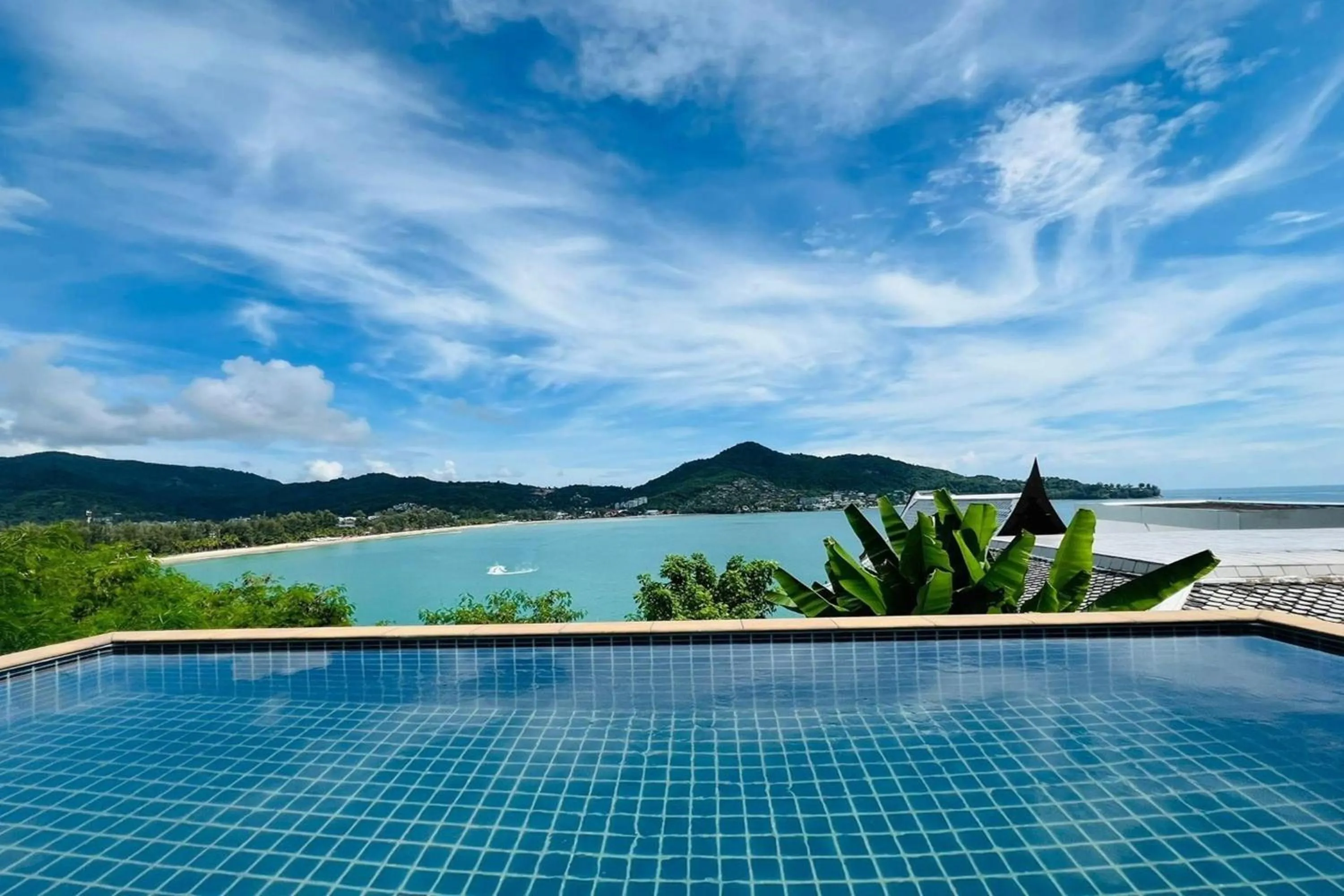 Swimming pool in Panorama Ocean Villas, Kamala