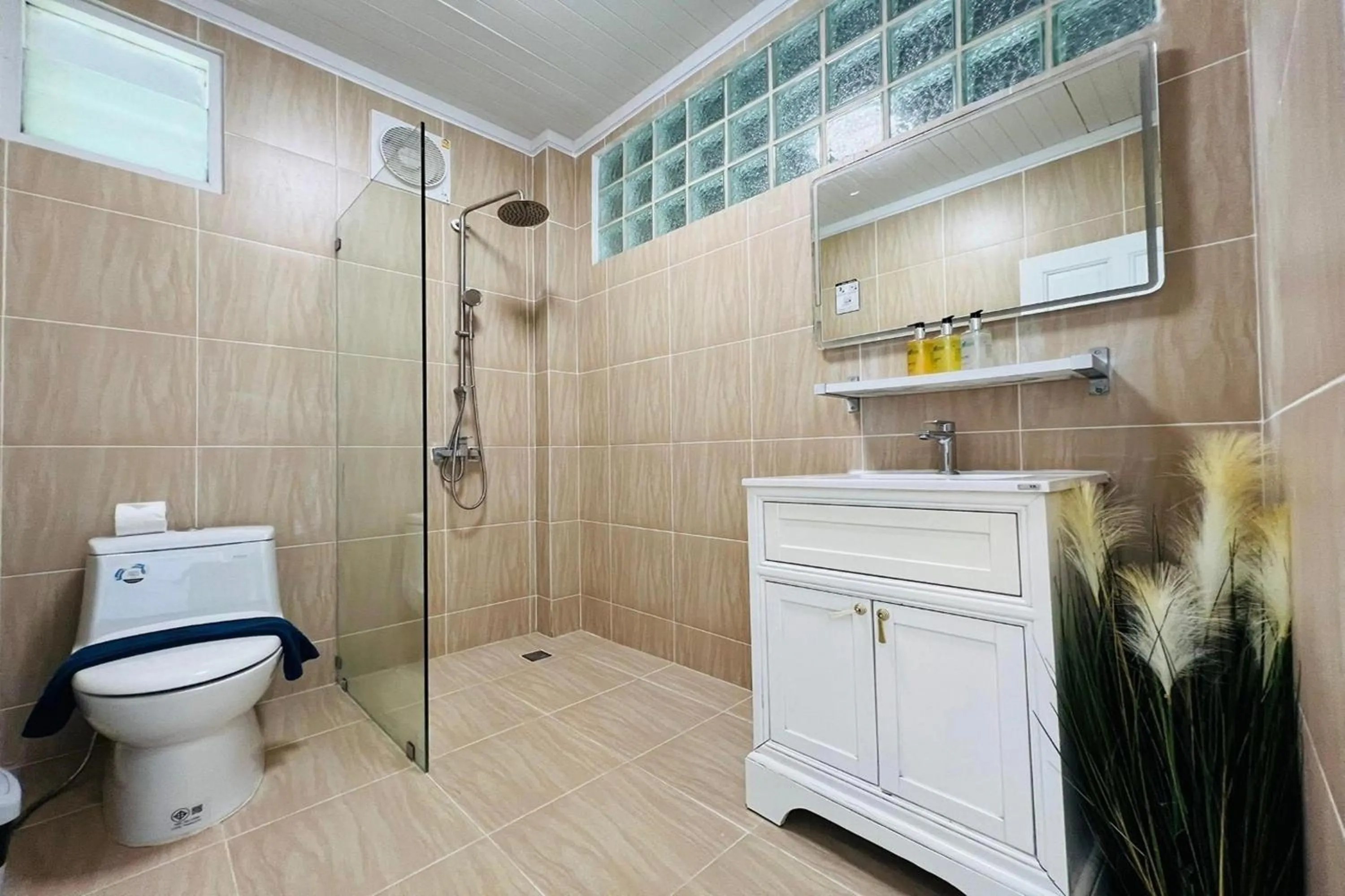 Shower in Panorama Ocean Villas, Kamala