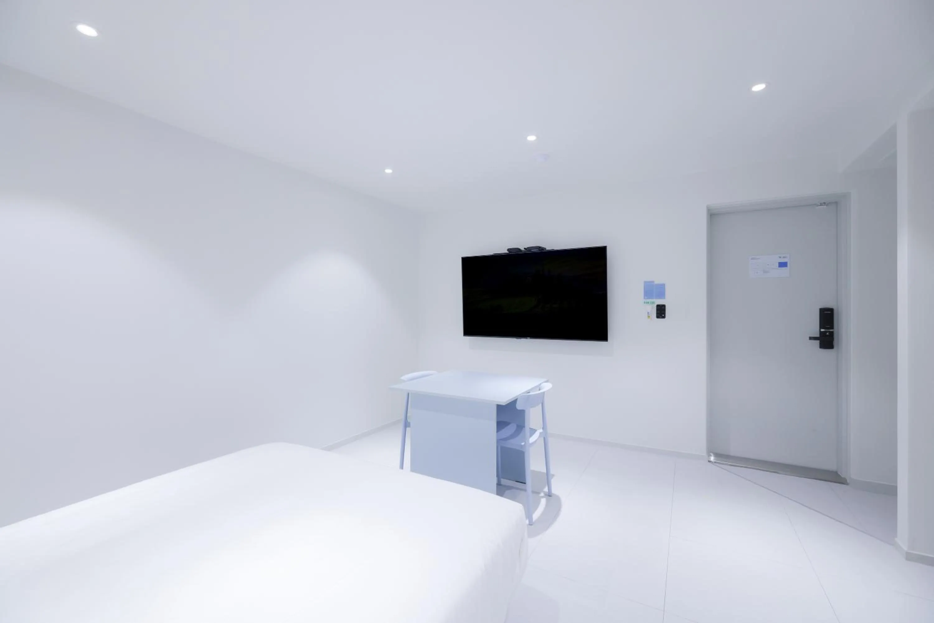 Communal lounge/ TV room, Bed in Anook Air Hotel Chuncheon