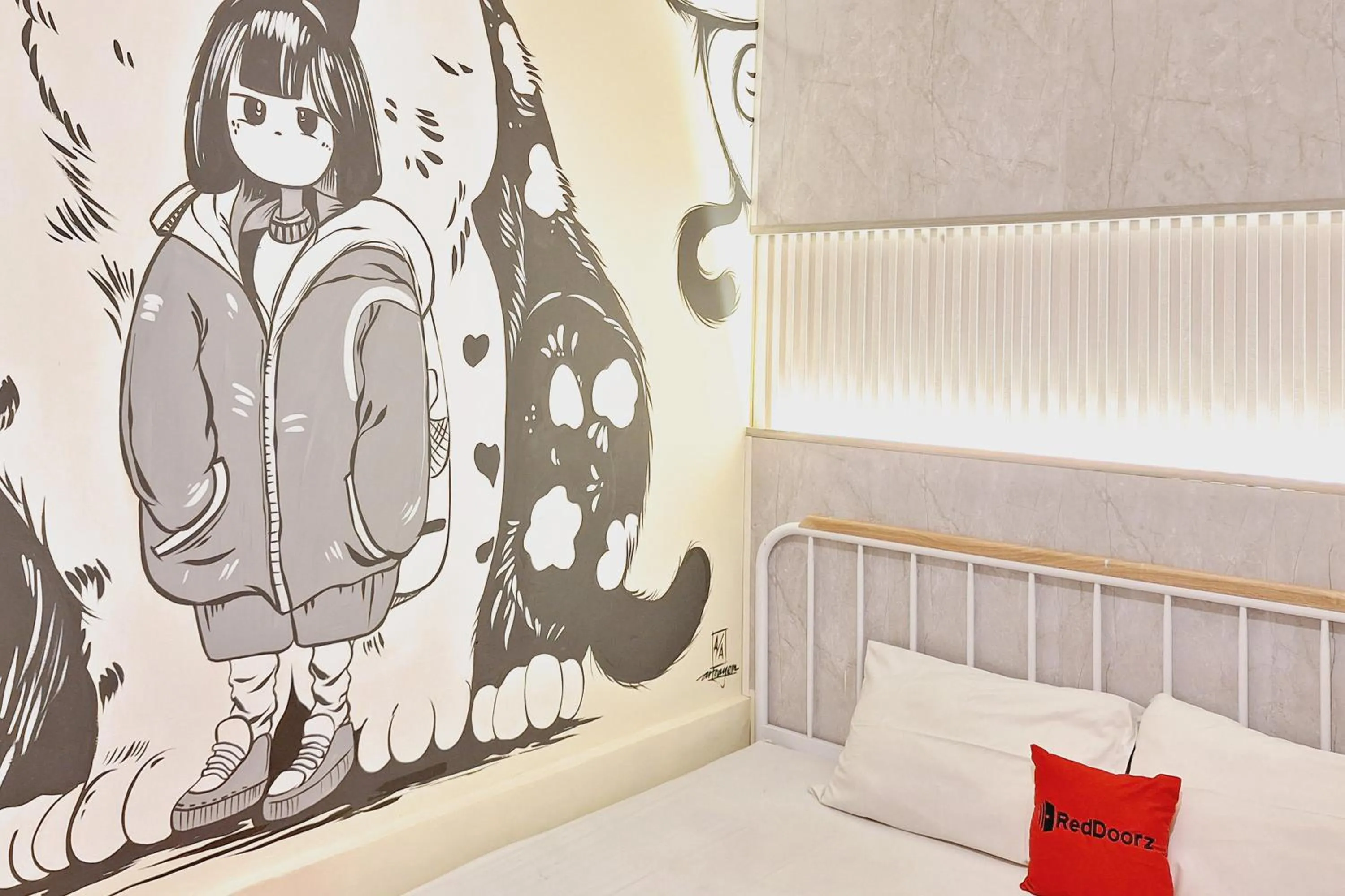 Bedroom, Bed in RedDoorz at Victoria Hotel near Stasiun Blitar