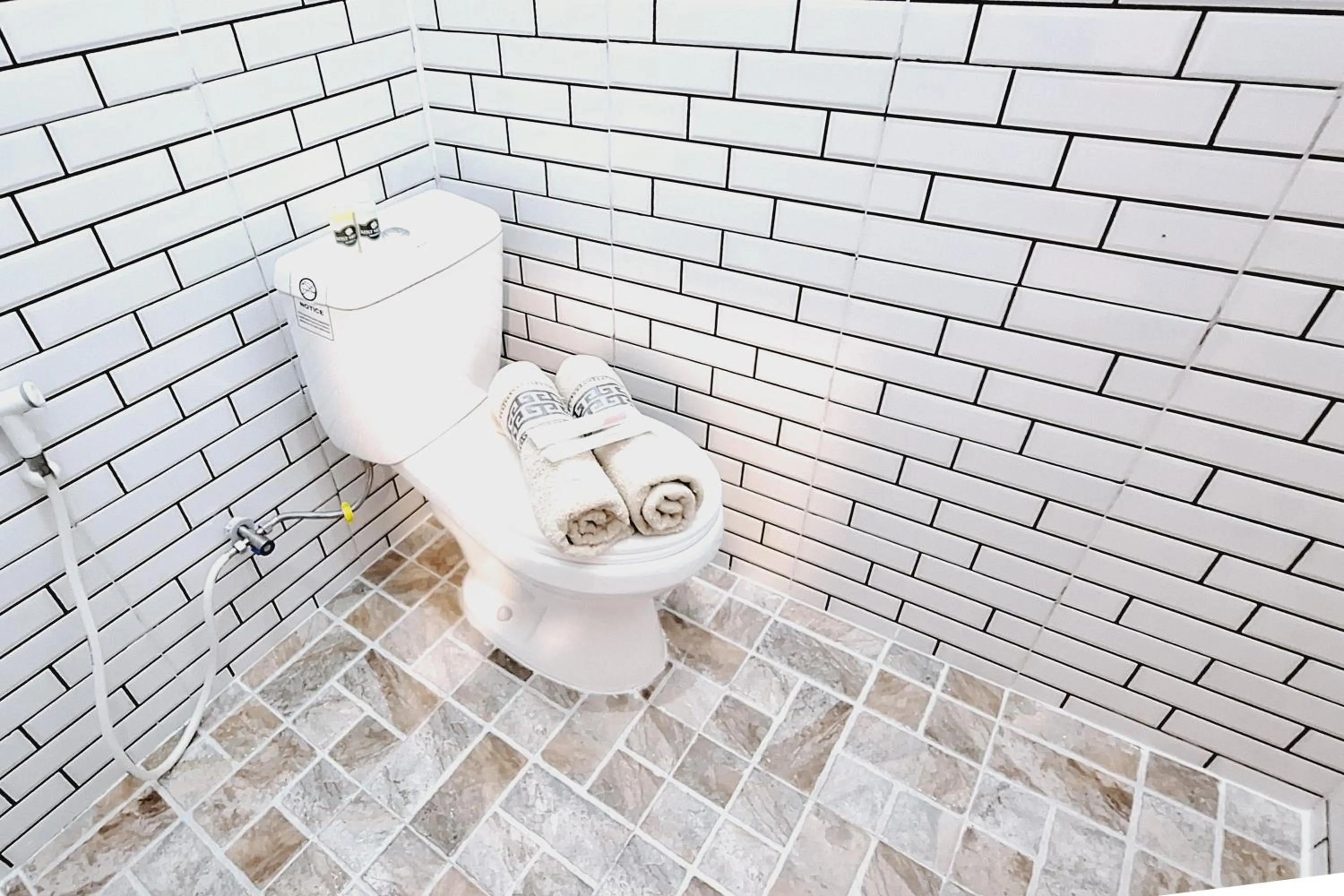 Bathroom in RedDoorz at Victoria Hotel near Stasiun Blitar