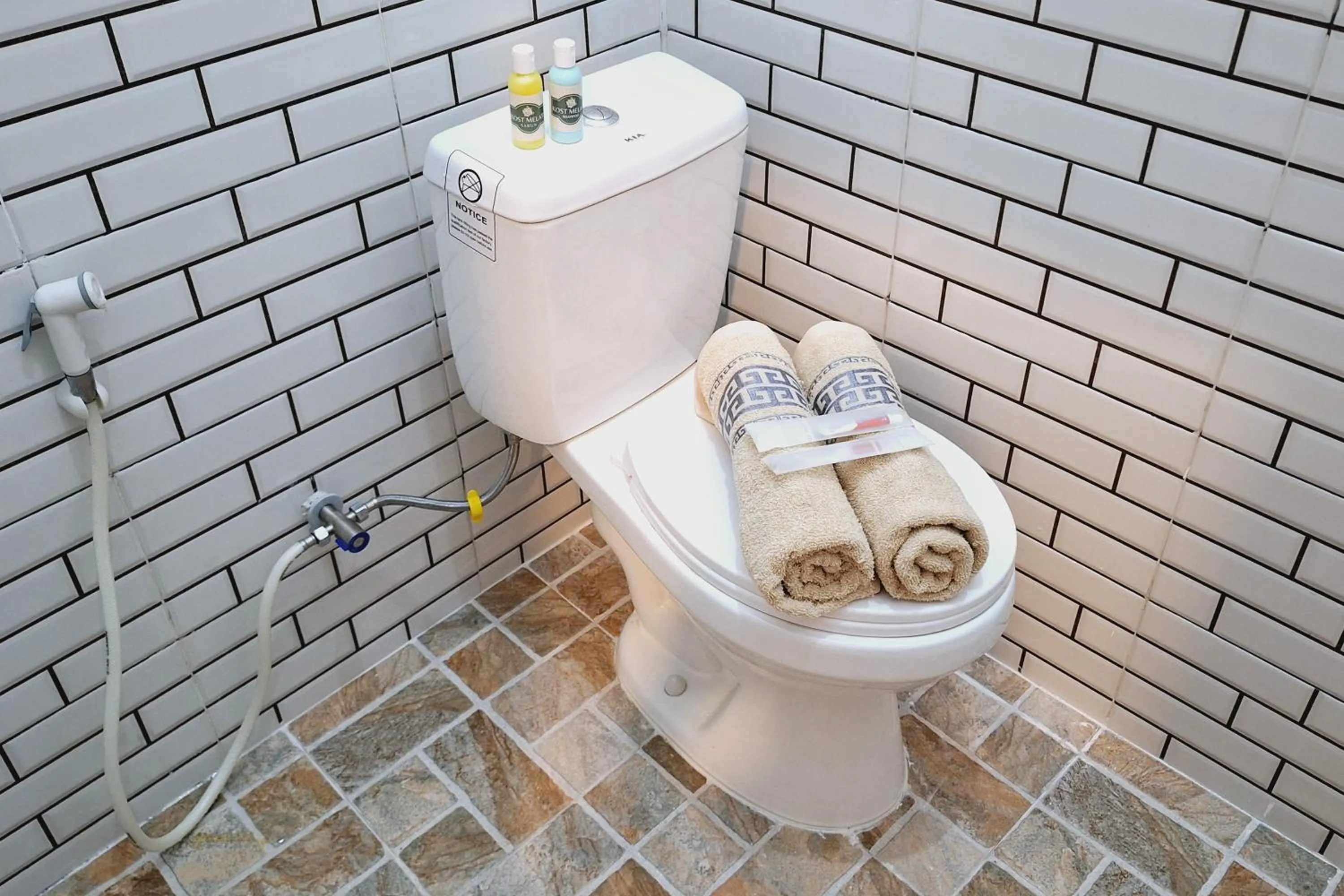 Bathroom in RedDoorz at Victoria Hotel near Stasiun Blitar