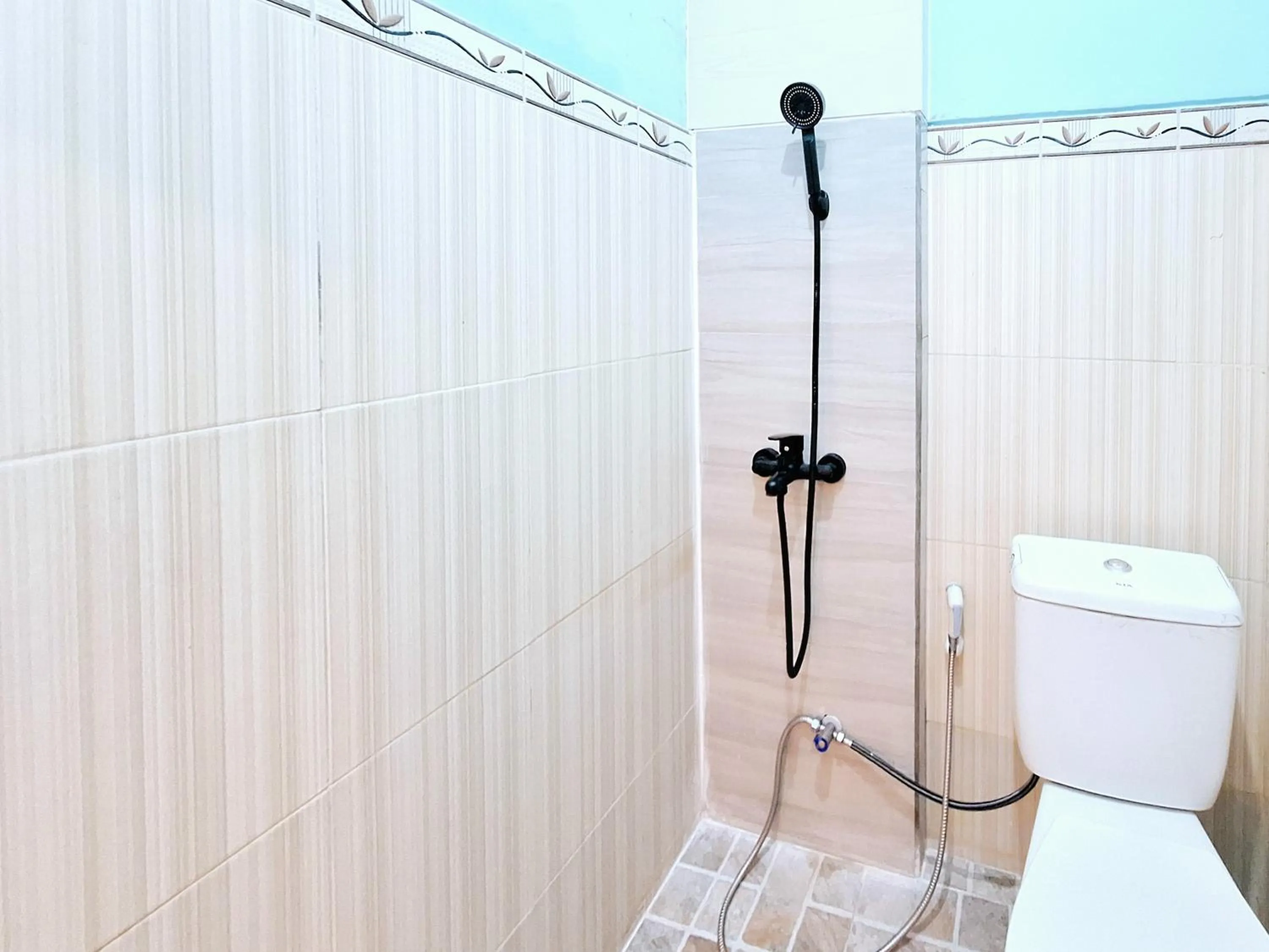 Bathroom in RedDoorz at Victoria Hotel near Stasiun Blitar