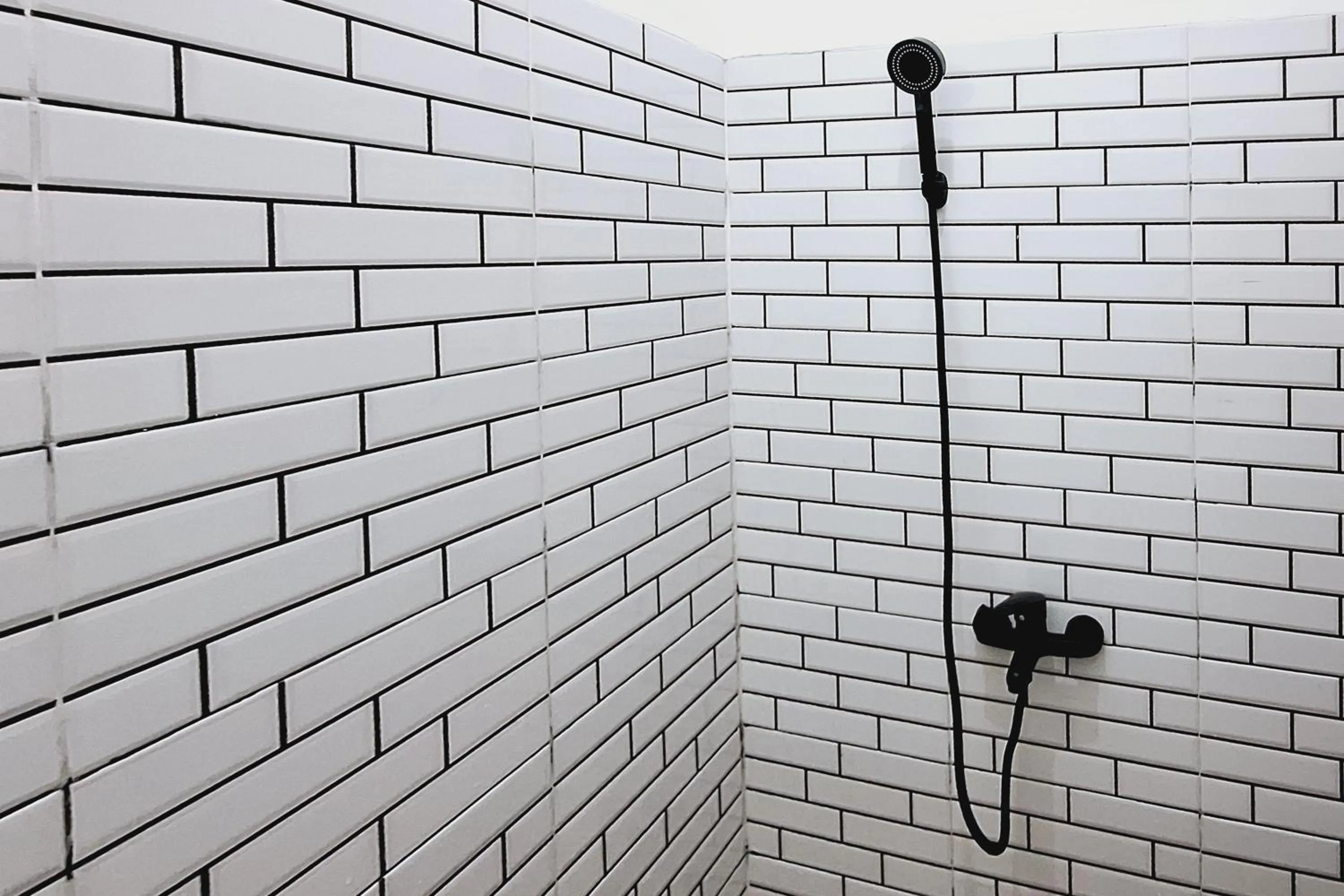 Bathroom in RedDoorz at Victoria Hotel near Stasiun Blitar