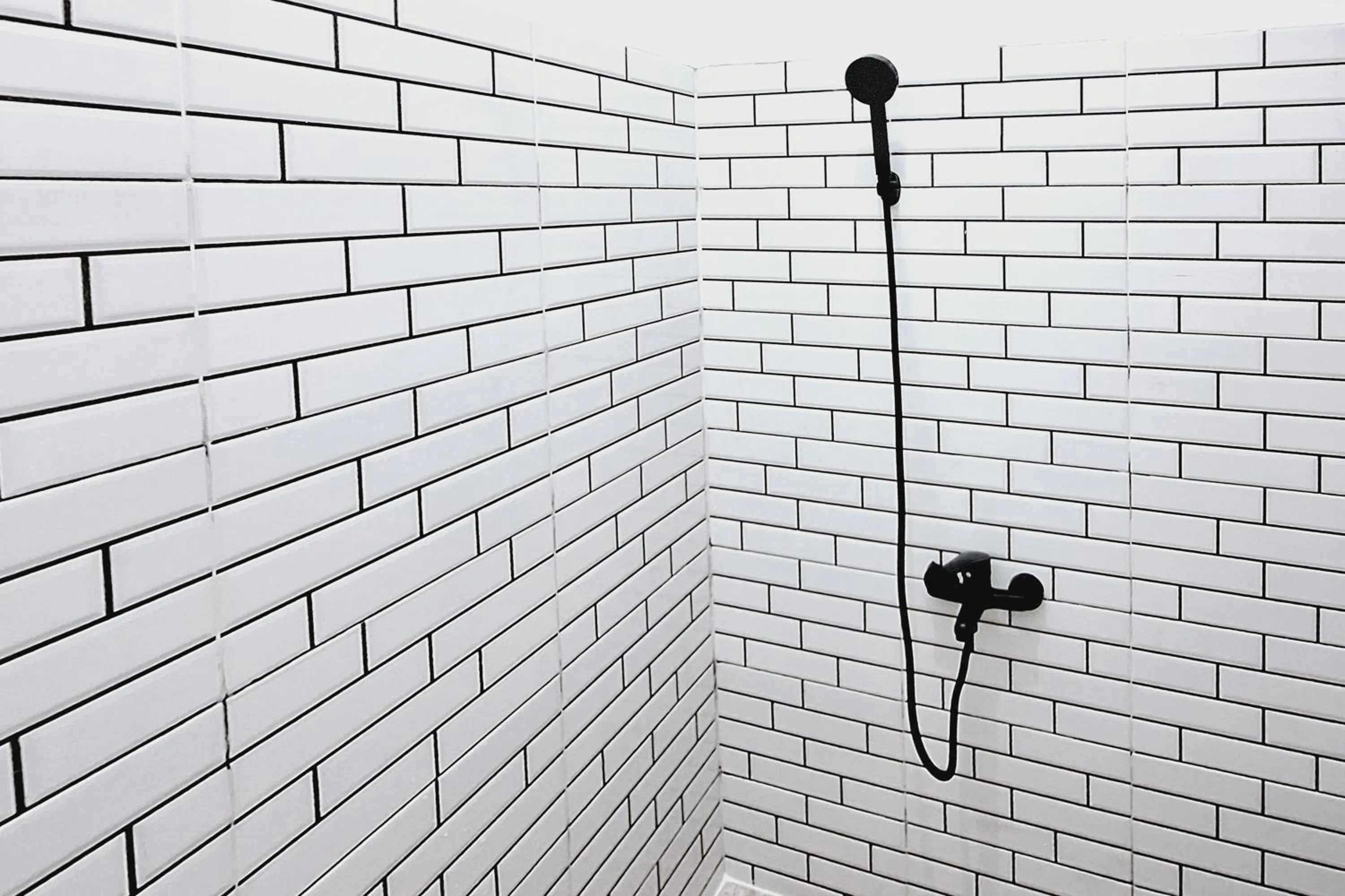 Bathroom in RedDoorz at Victoria Hotel near Stasiun Blitar