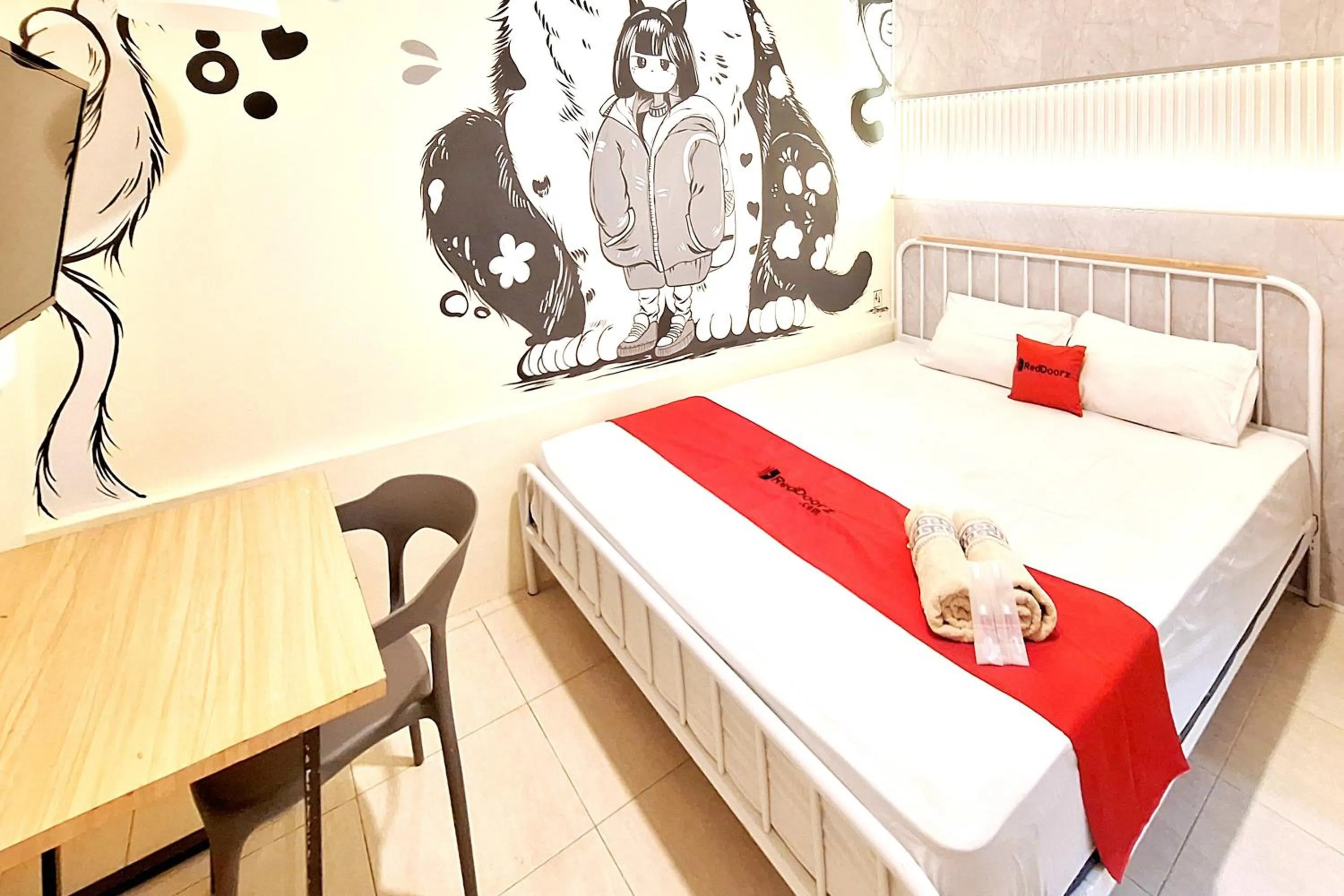 Bedroom, Bed in RedDoorz at Victoria Hotel near Stasiun Blitar