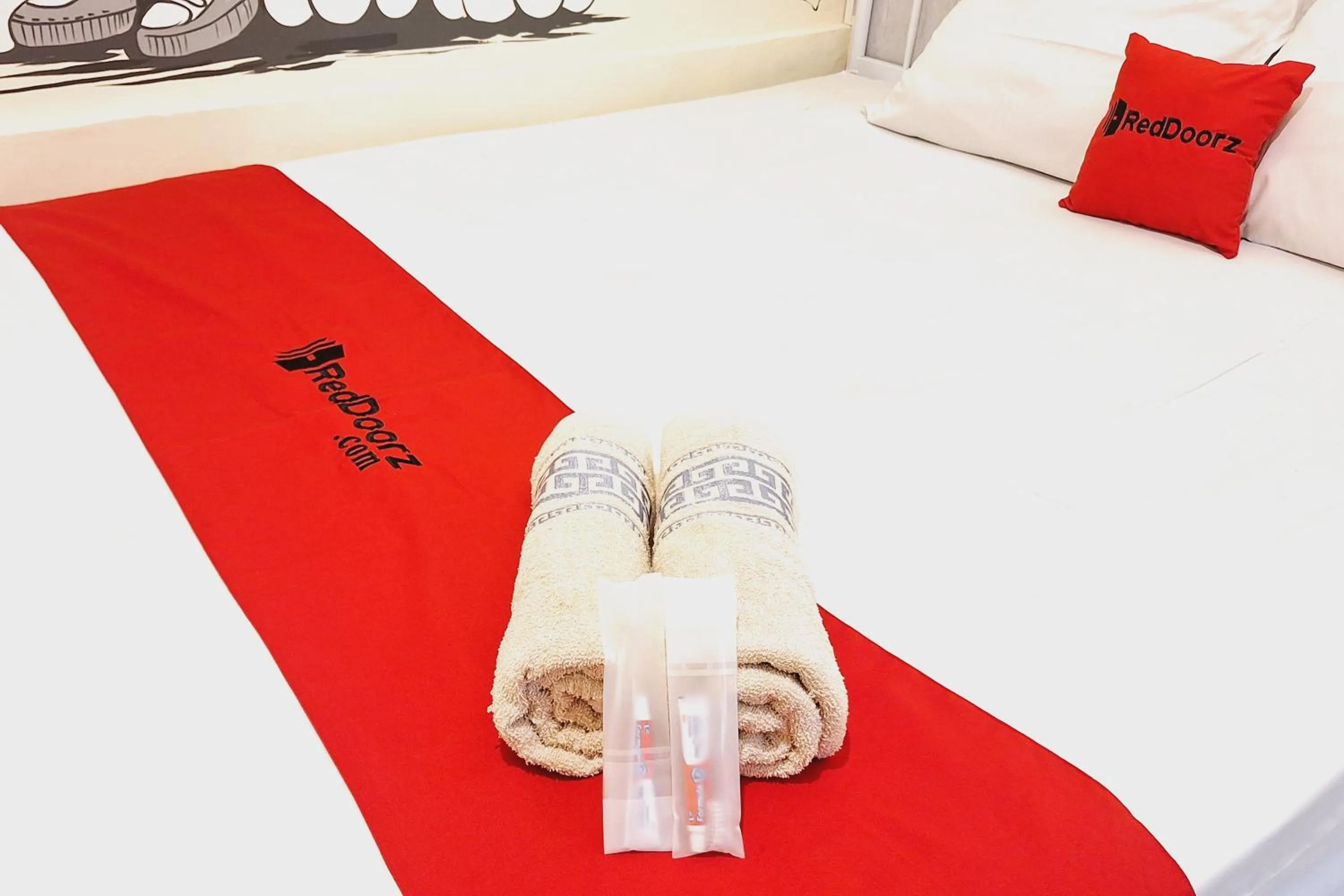Bed in RedDoorz at Victoria Hotel near Stasiun Blitar