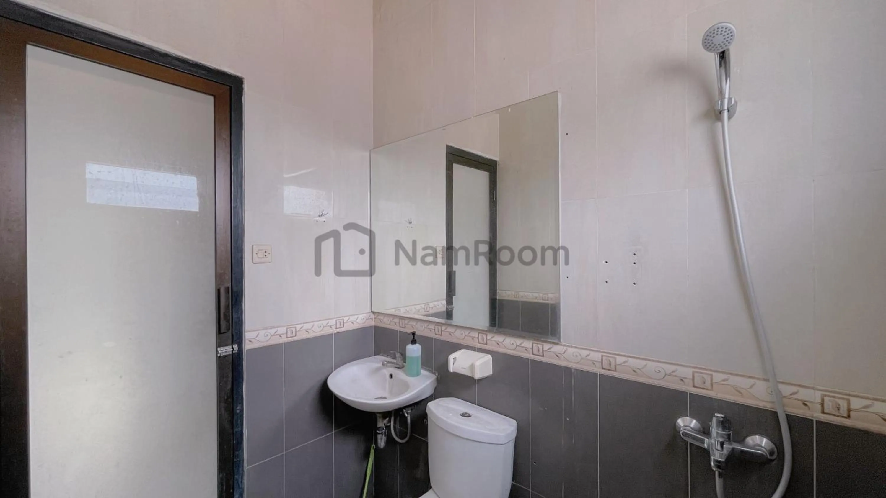 Toilet in NamRoom at Kebayoran Baru