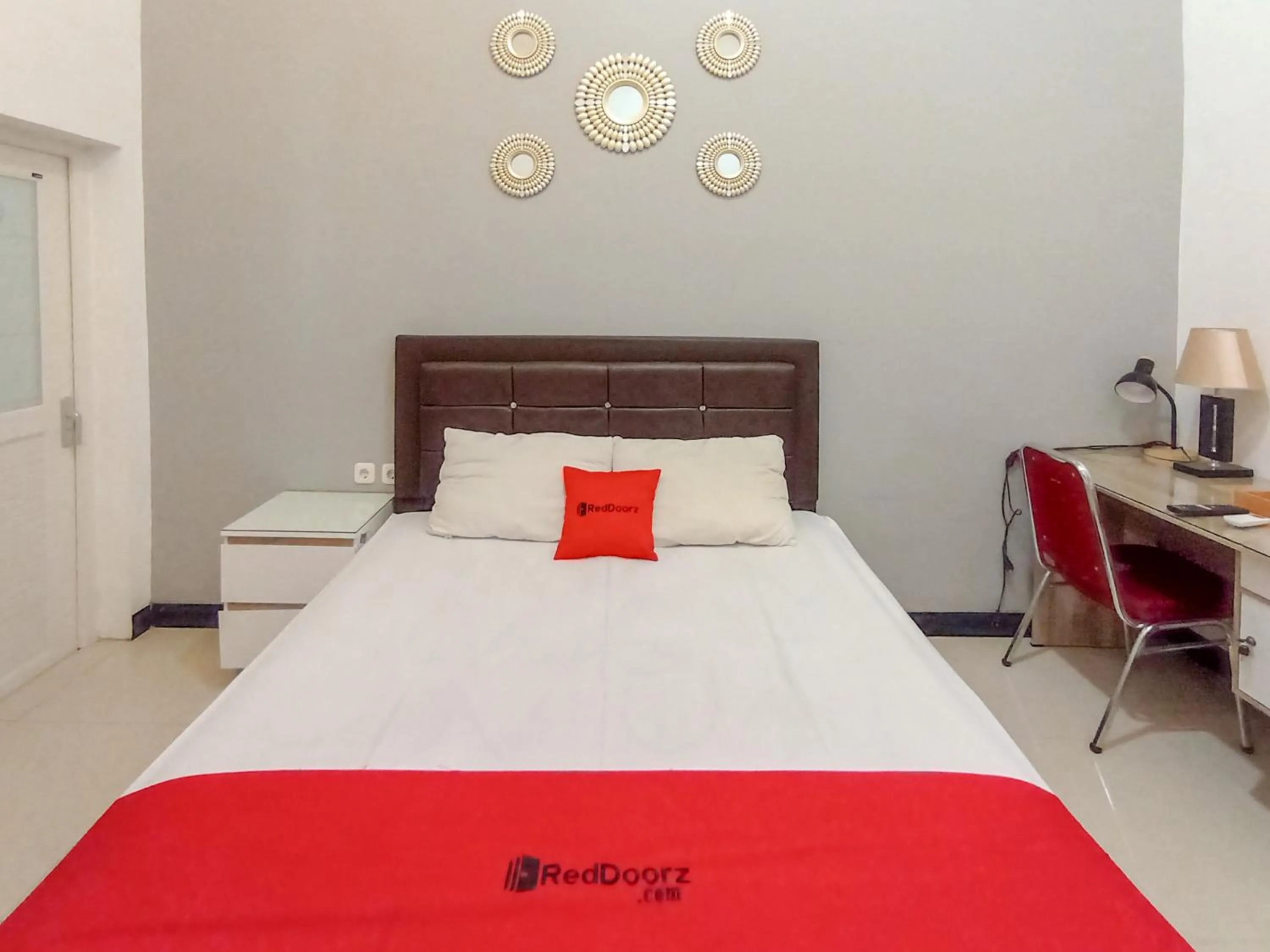 Bedroom, Bed in RedDoorz at Wisma Garden Purwokerto