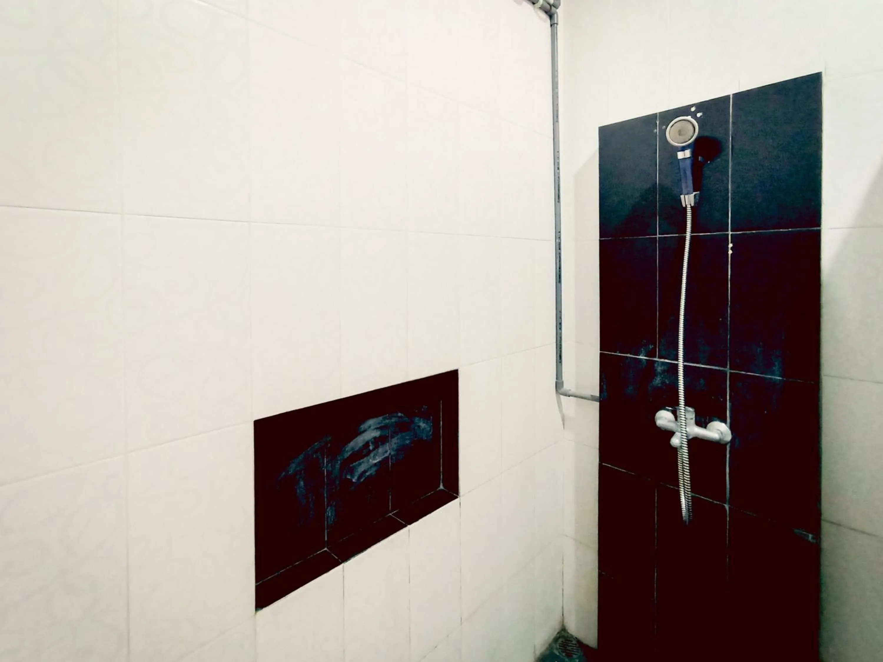 TV and multimedia in RedDoorz at Wisma Garden Purwokerto
