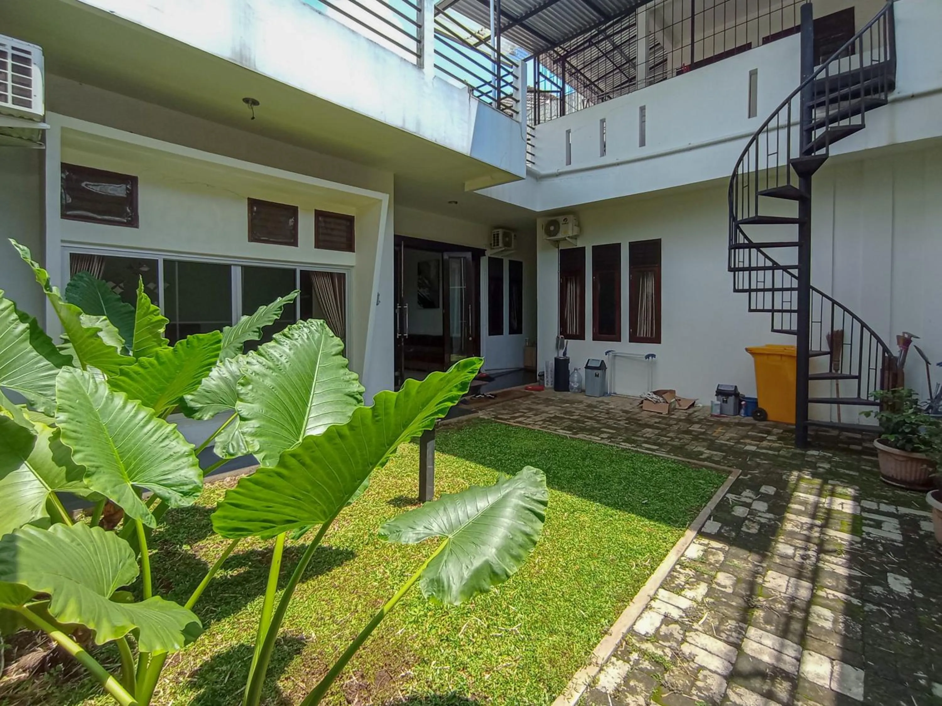 Garden in RedDoorz at Wisma Garden Purwokerto