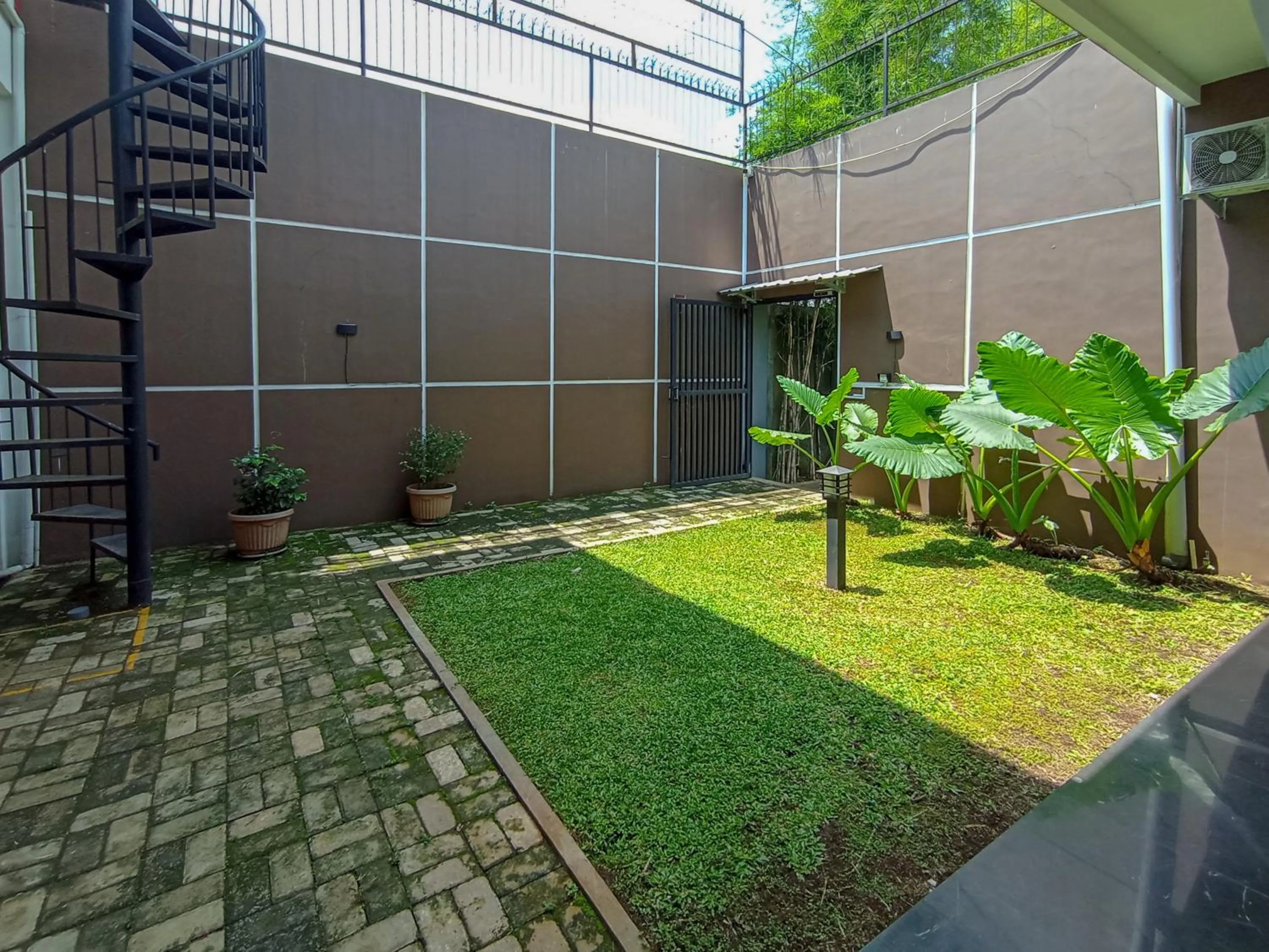 Garden in RedDoorz at Wisma Garden Purwokerto