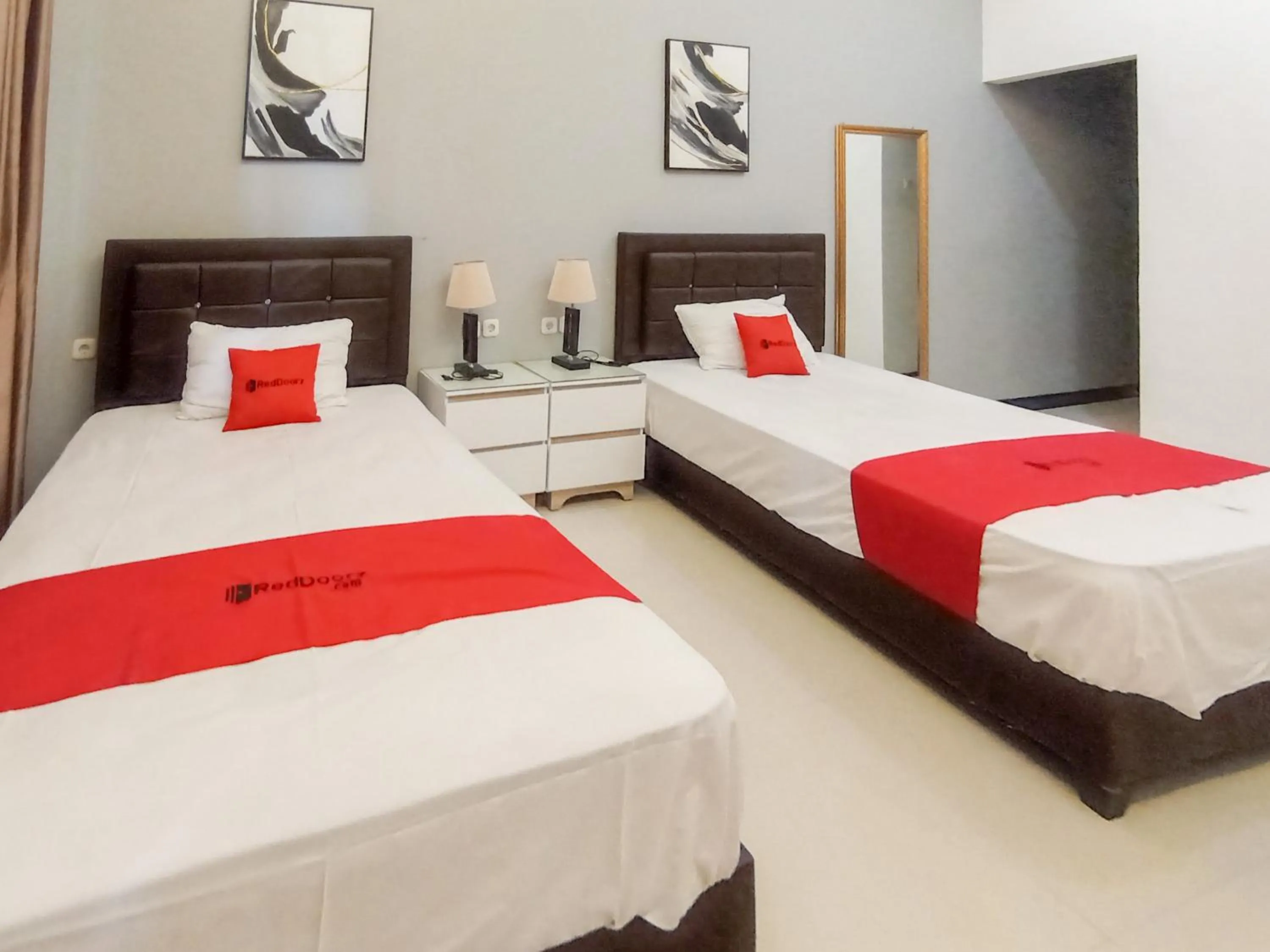 Bedroom, Bed in RedDoorz at Wisma Garden Purwokerto