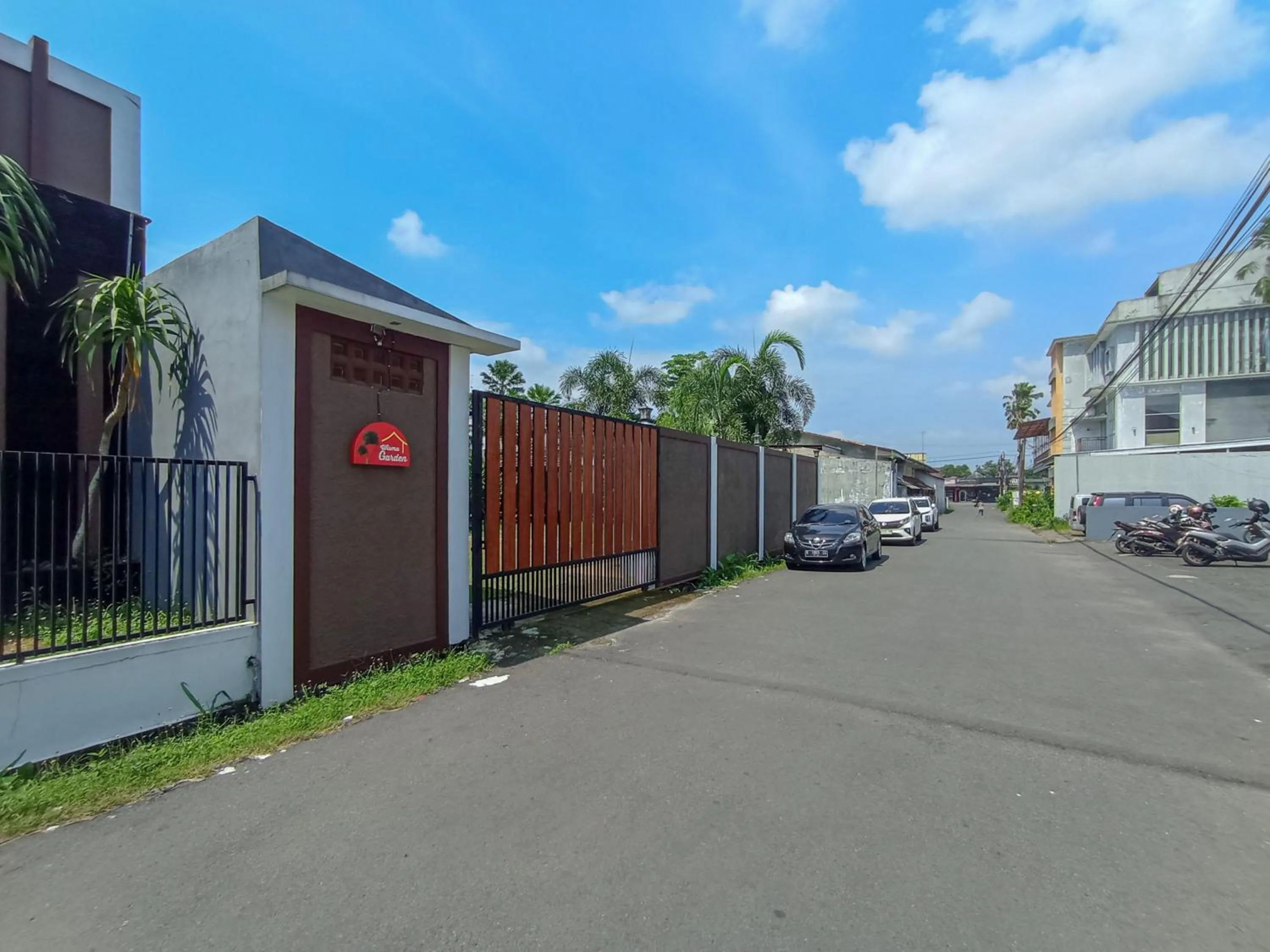 Facade/entrance in RedDoorz at Wisma Garden Purwokerto