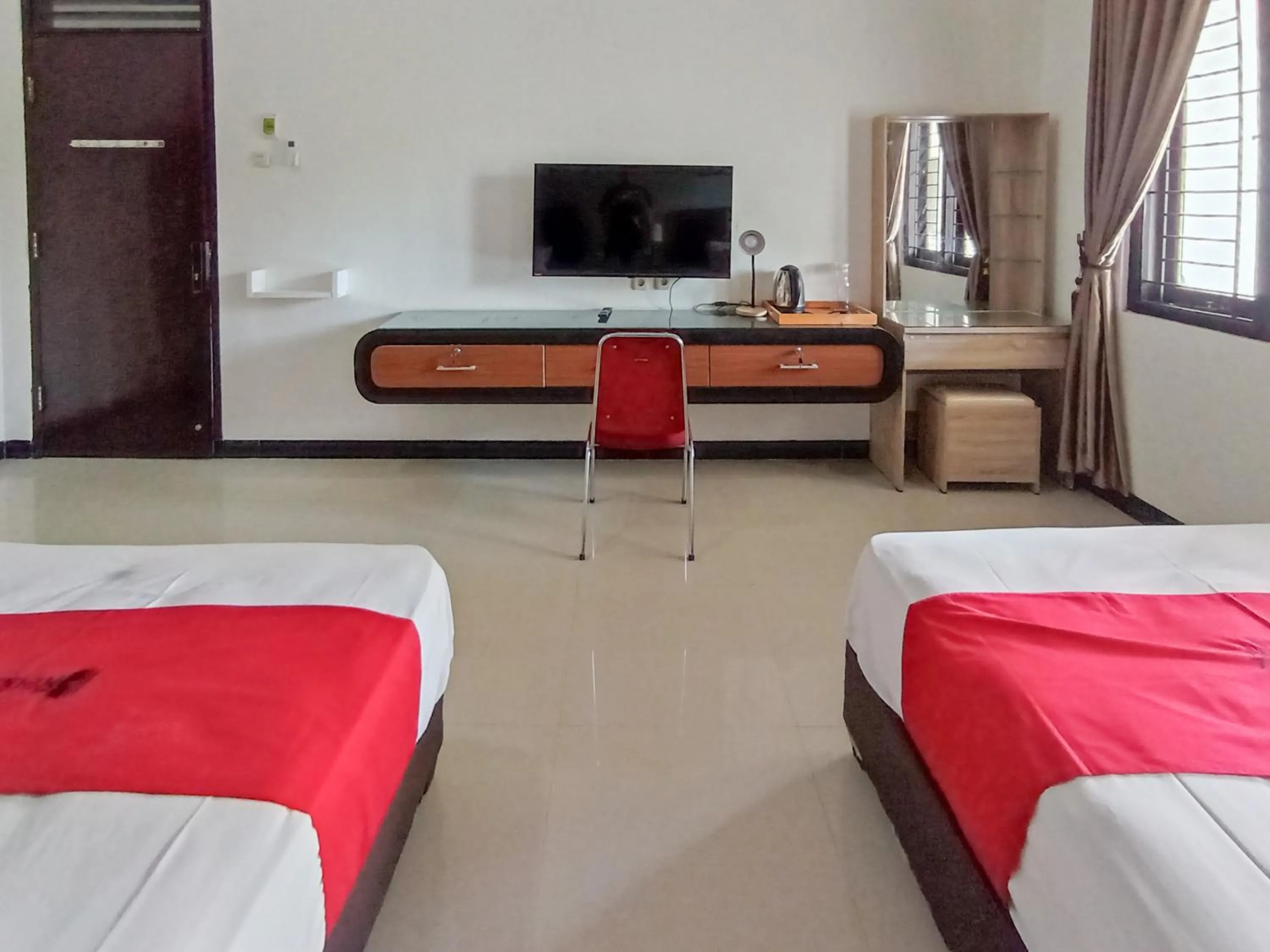 Bedroom, Bed in RedDoorz at Wisma Garden Purwokerto