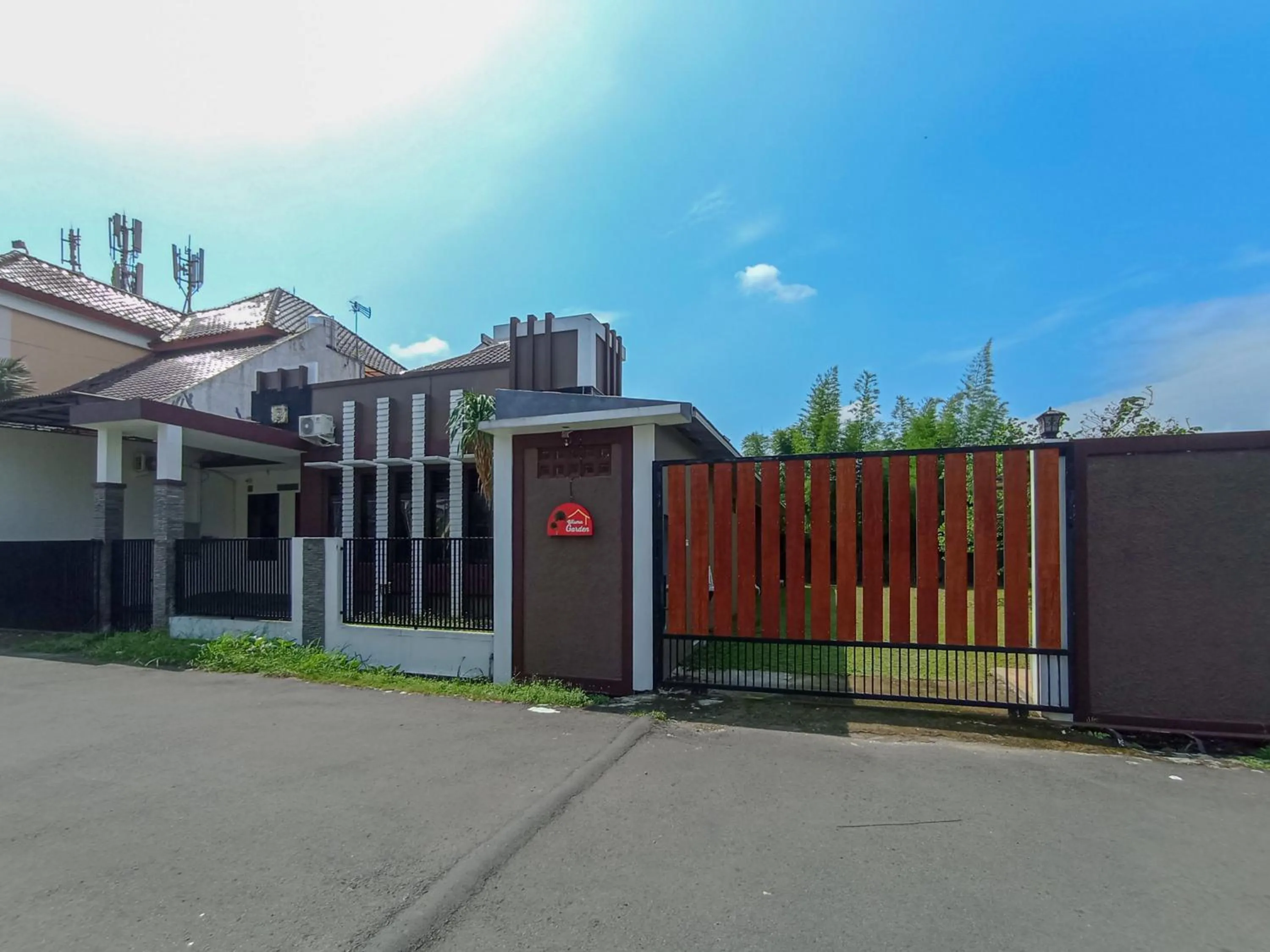 Facade/entrance in RedDoorz at Wisma Garden Purwokerto