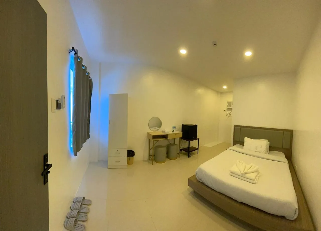 Photo of the whole room, Bed in HOTEL the MIR