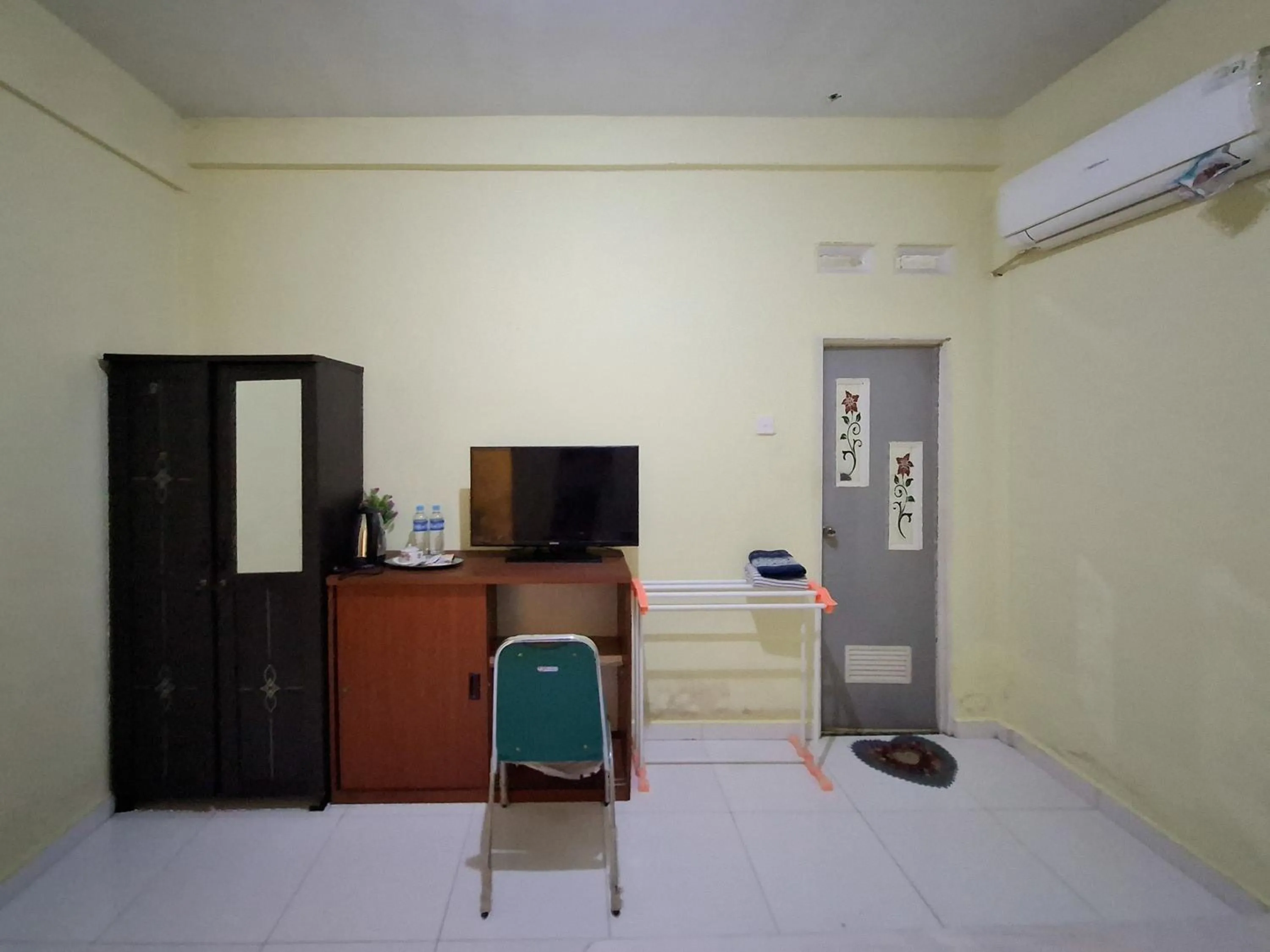 TV and multimedia in Sekapuk Indah Guest House Syariah Gresik RedPartner