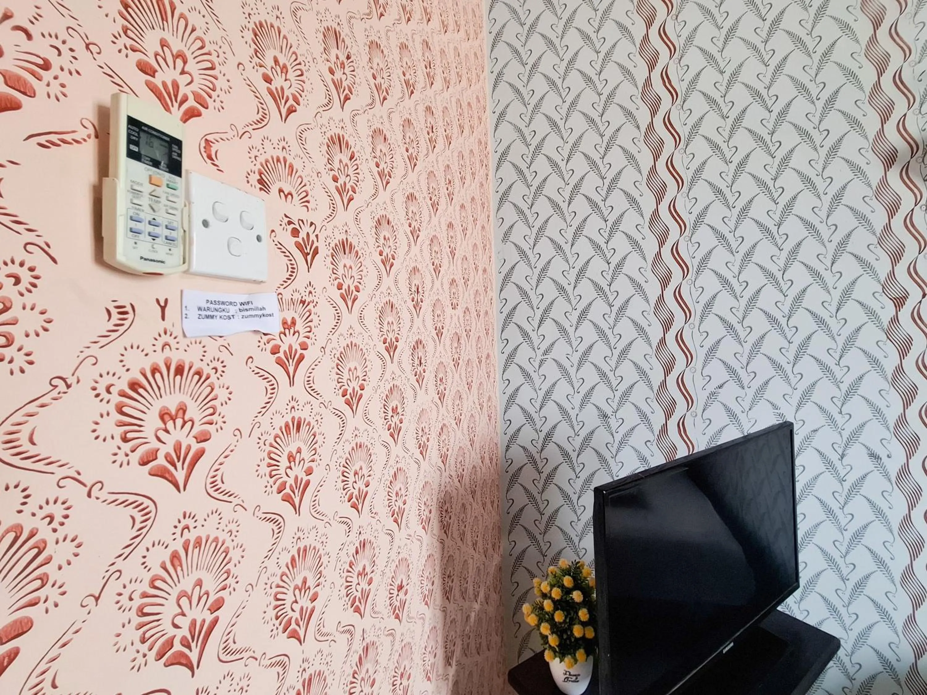 TV and multimedia in Sekapuk Indah Guest House Syariah Gresik RedPartner
