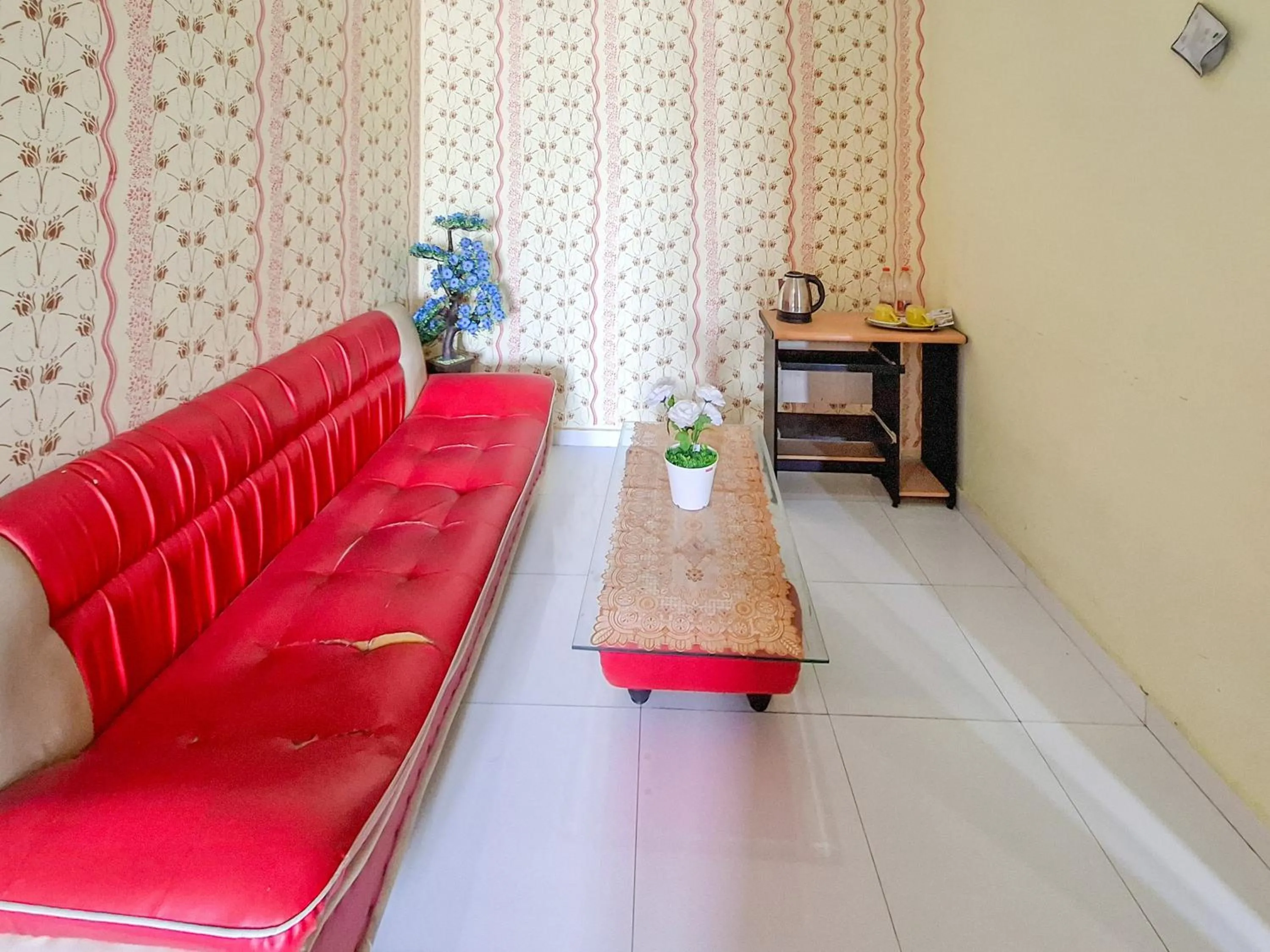 Seating area in Sekapuk Indah Guest House Syariah Gresik RedPartner