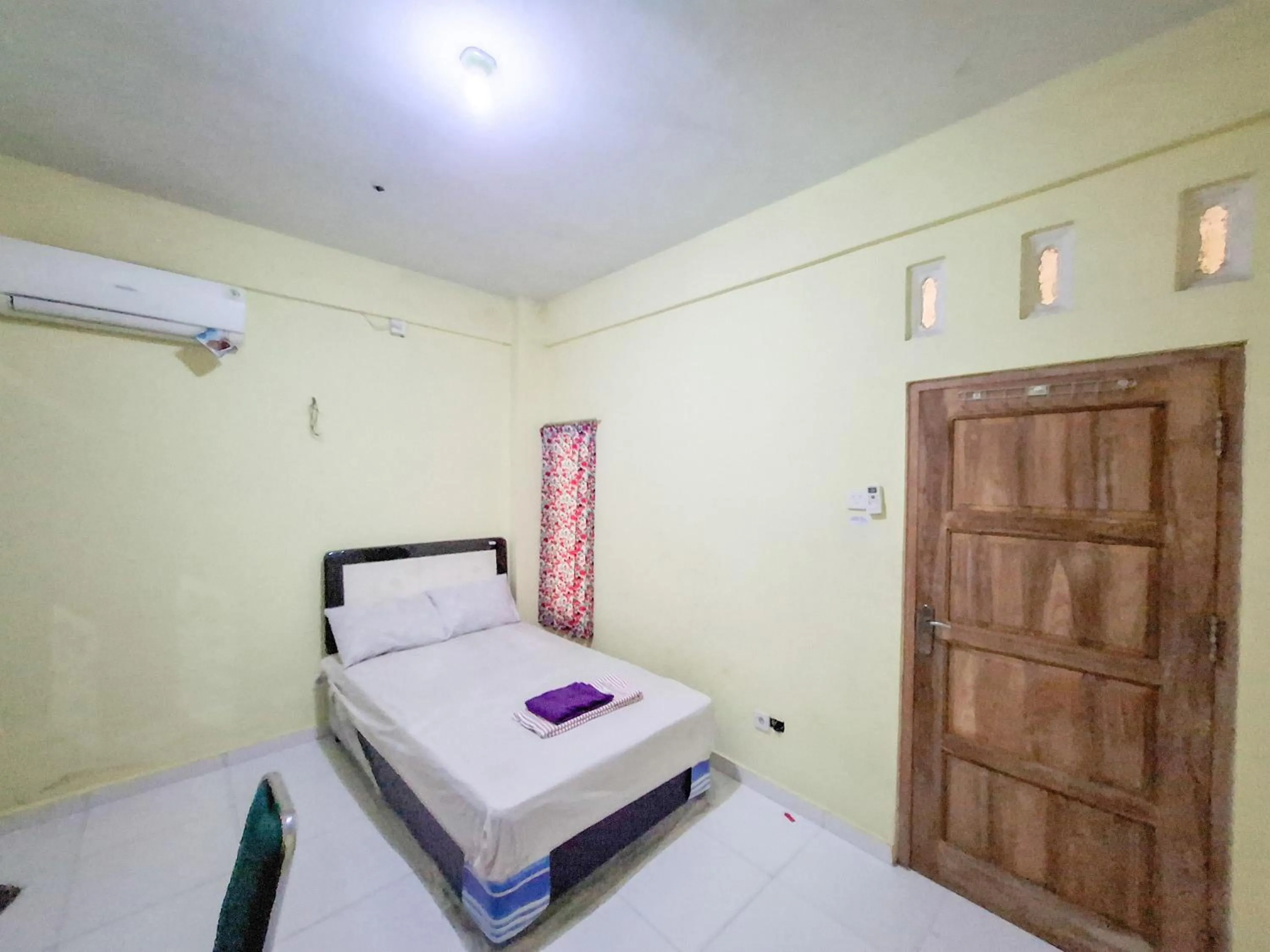 Bedroom, Bed in Sekapuk Indah Guest House Syariah Gresik RedPartner