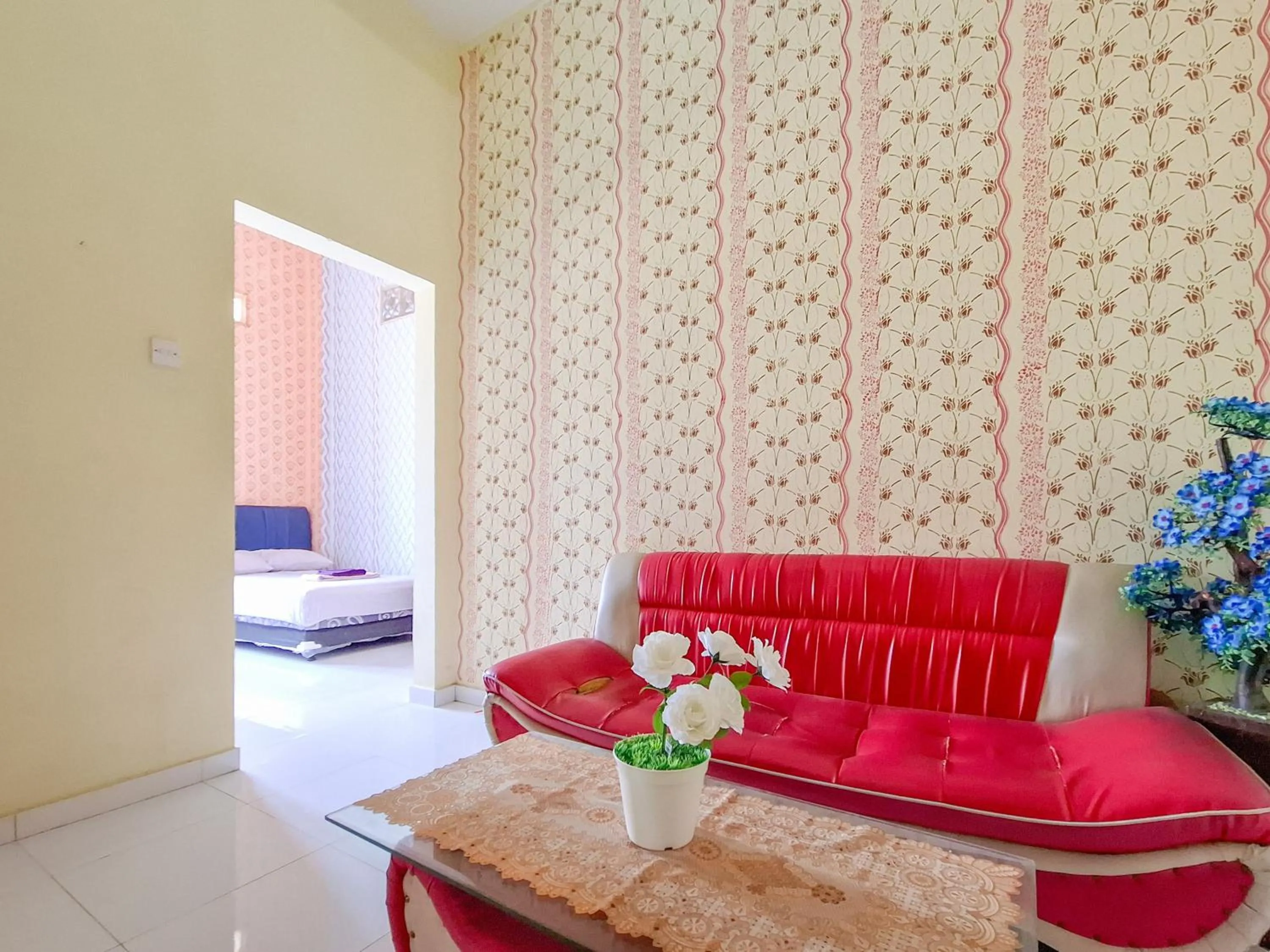 Seating area, Bed in Sekapuk Indah Guest House Syariah Gresik RedPartner