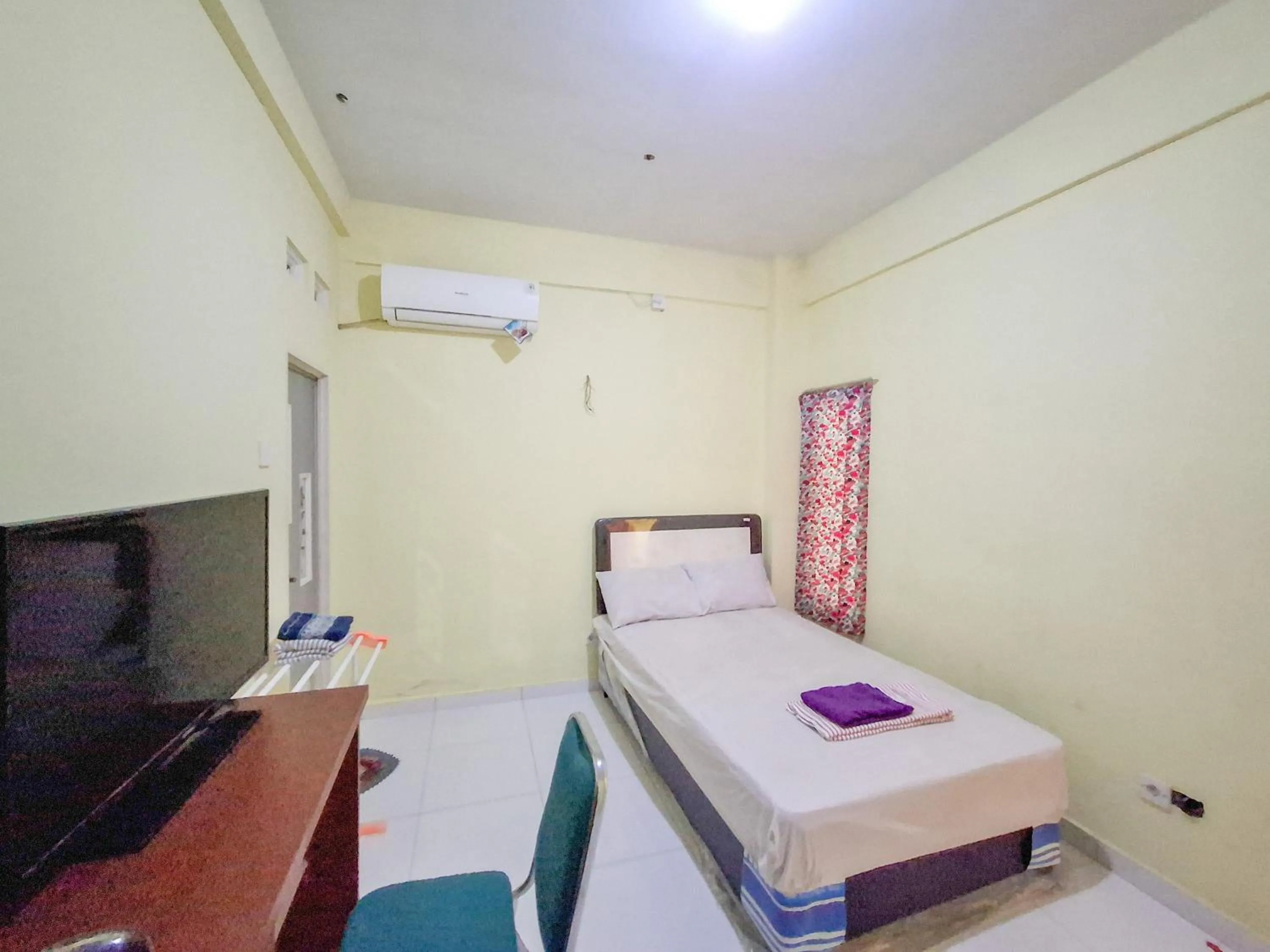 Bedroom, Bed in Sekapuk Indah Guest House Syariah Gresik RedPartner