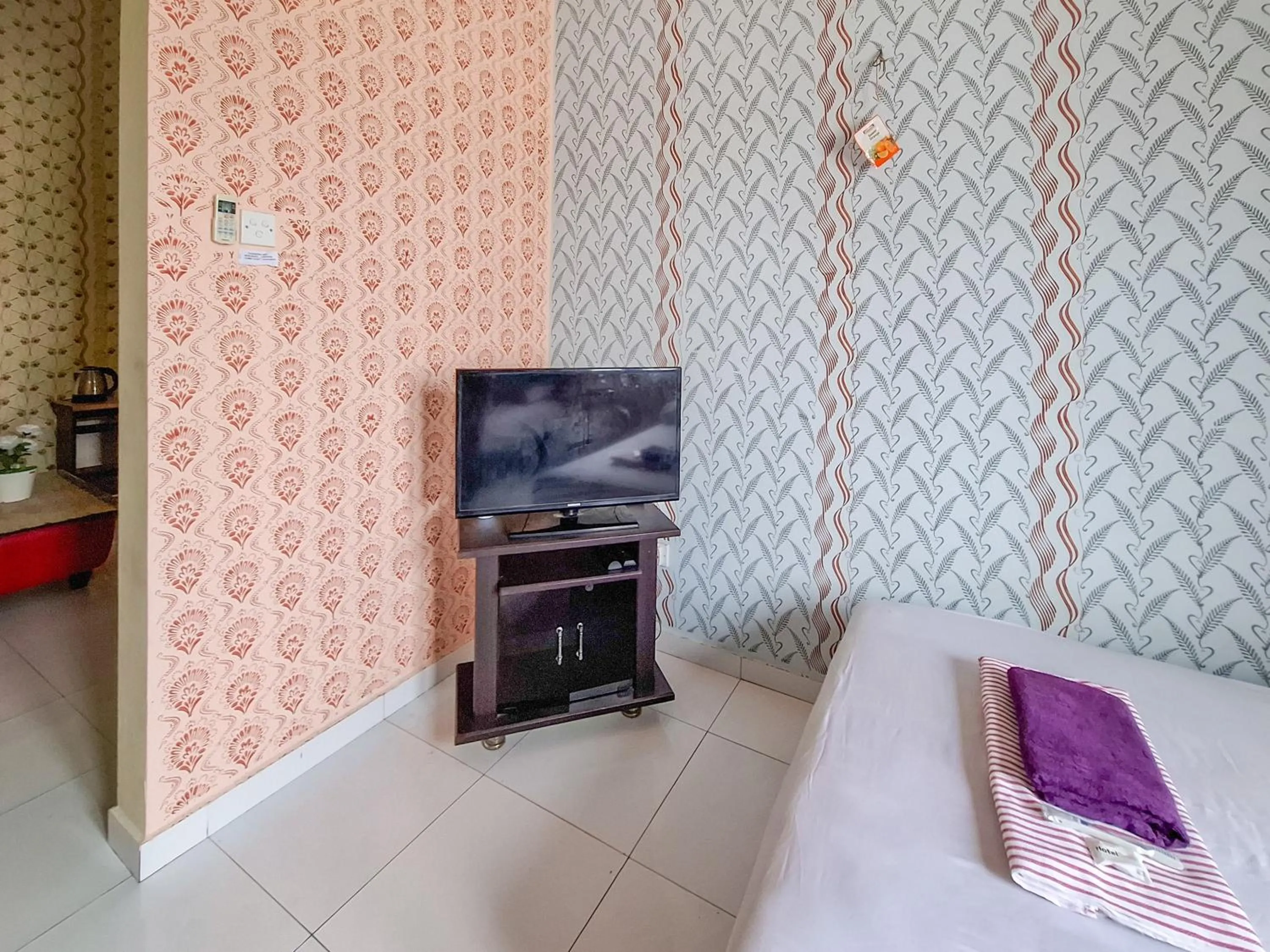 Bedroom, Bed in Sekapuk Indah Guest House Syariah Gresik RedPartner