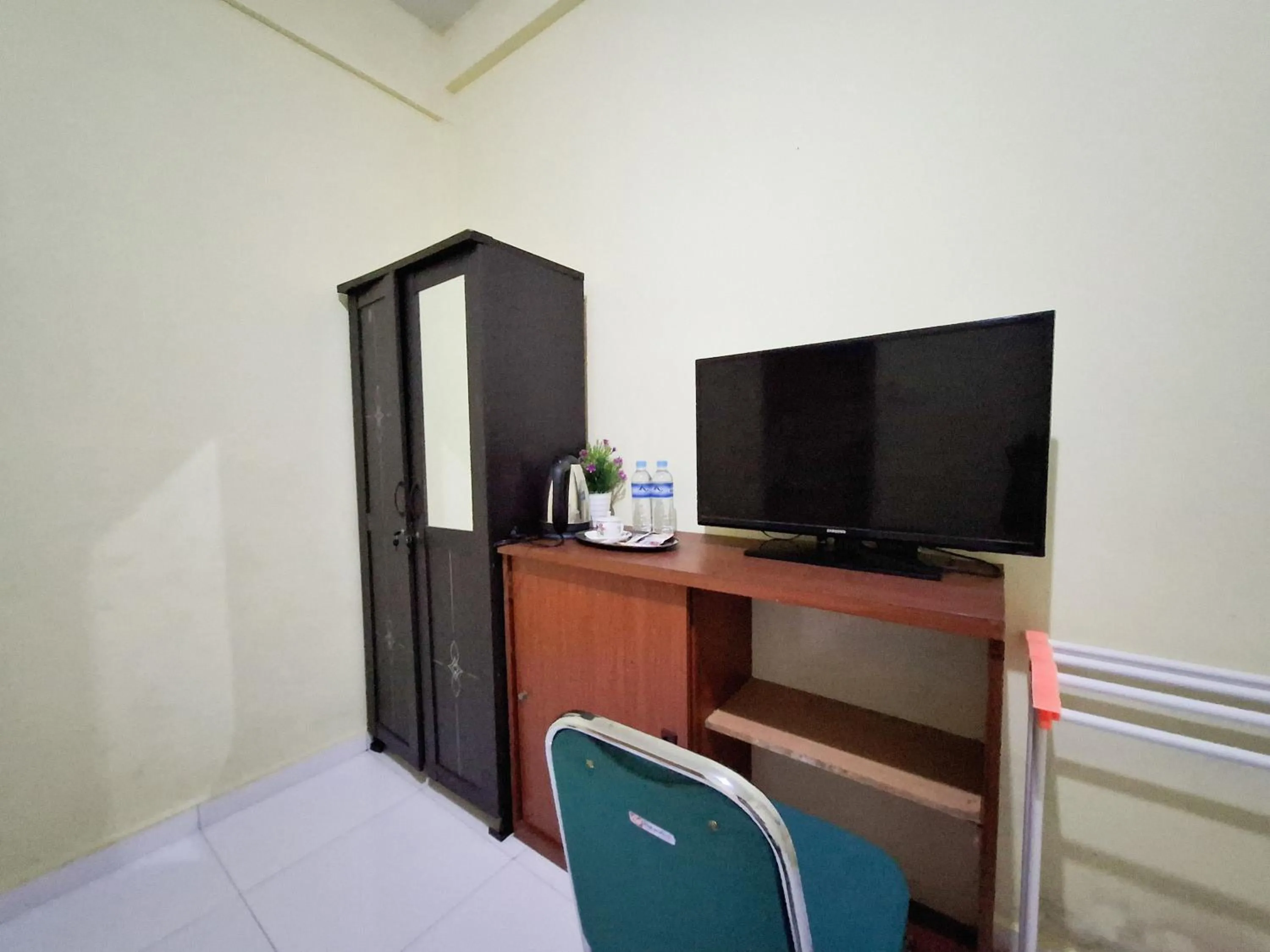 TV and multimedia in Sekapuk Indah Guest House Syariah Gresik RedPartner