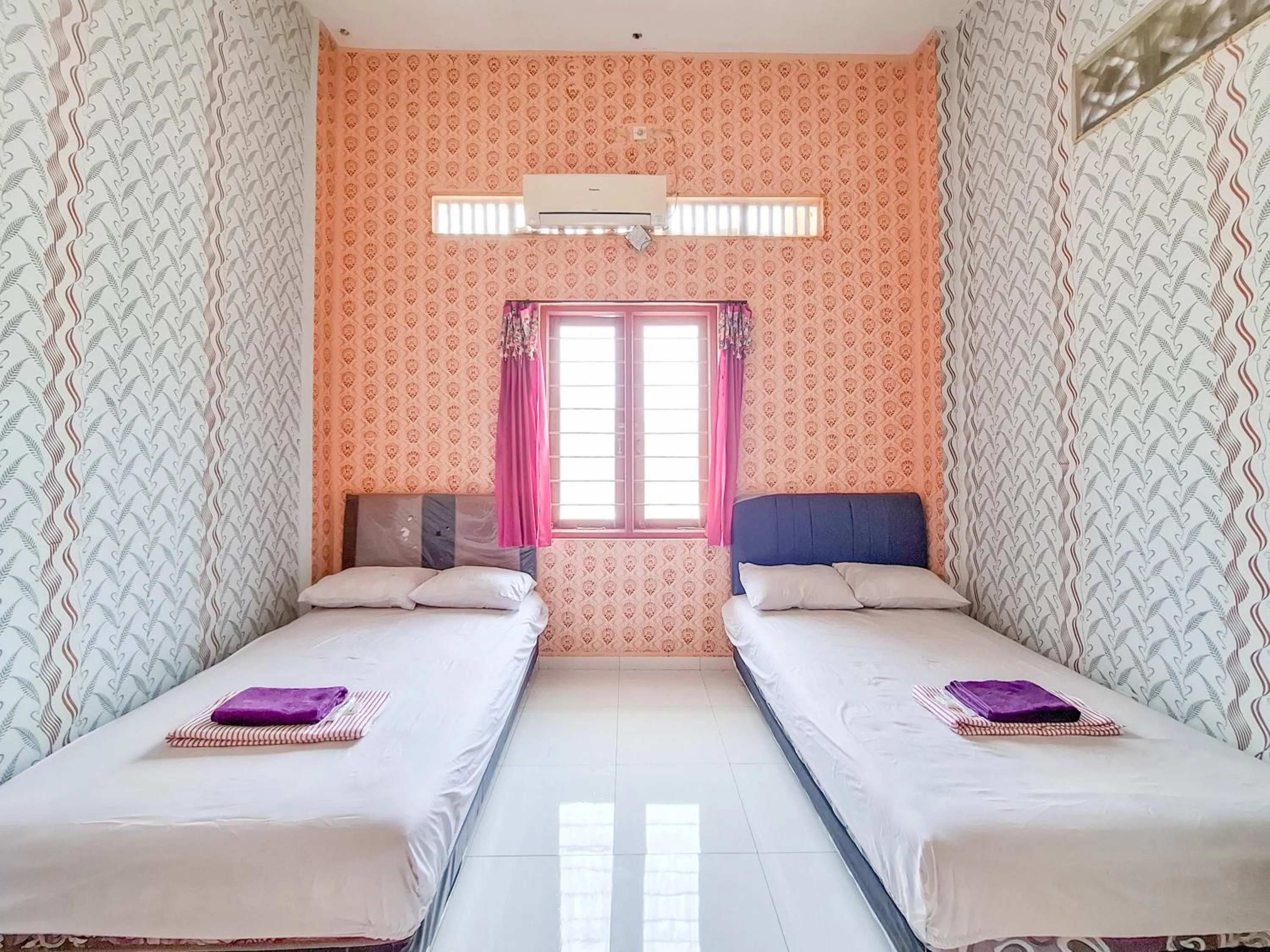 Bedroom, Bed in Sekapuk Indah Guest House Syariah Gresik RedPartner