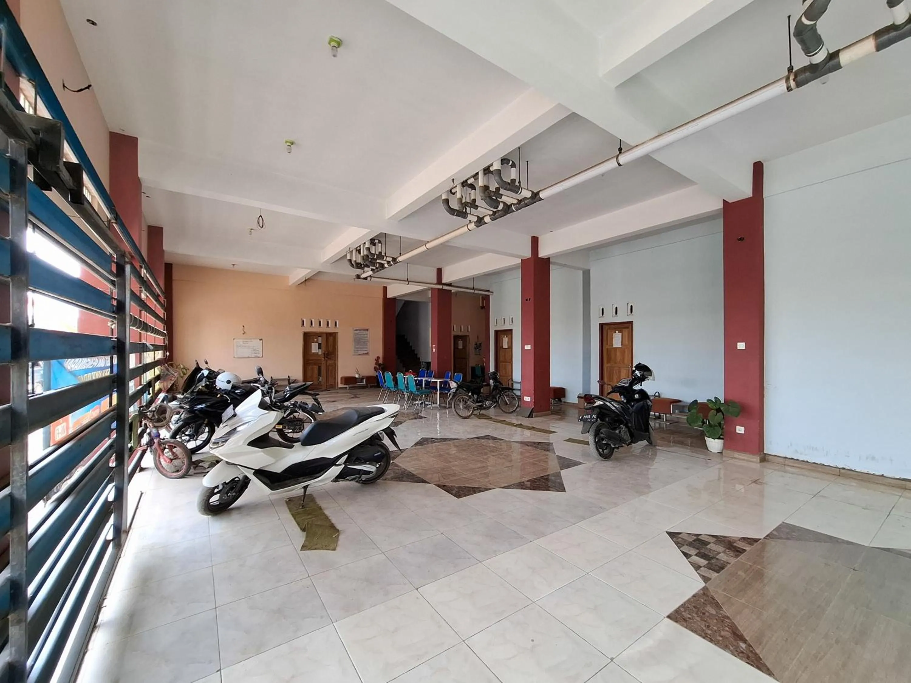 Parking in Sekapuk Indah Guest House Syariah Gresik RedPartner