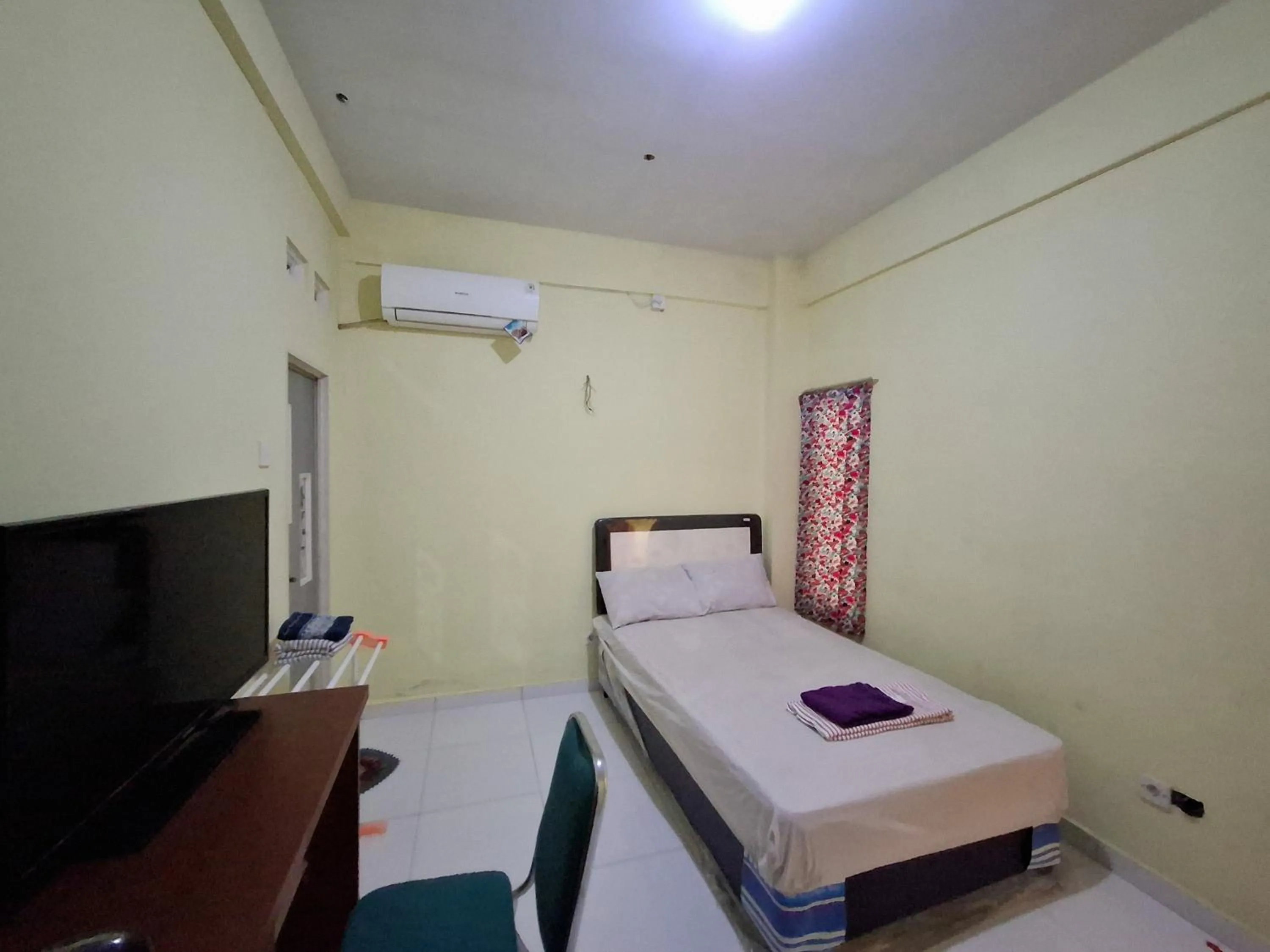 Bedroom, Bed in Sekapuk Indah Guest House Syariah Gresik RedPartner