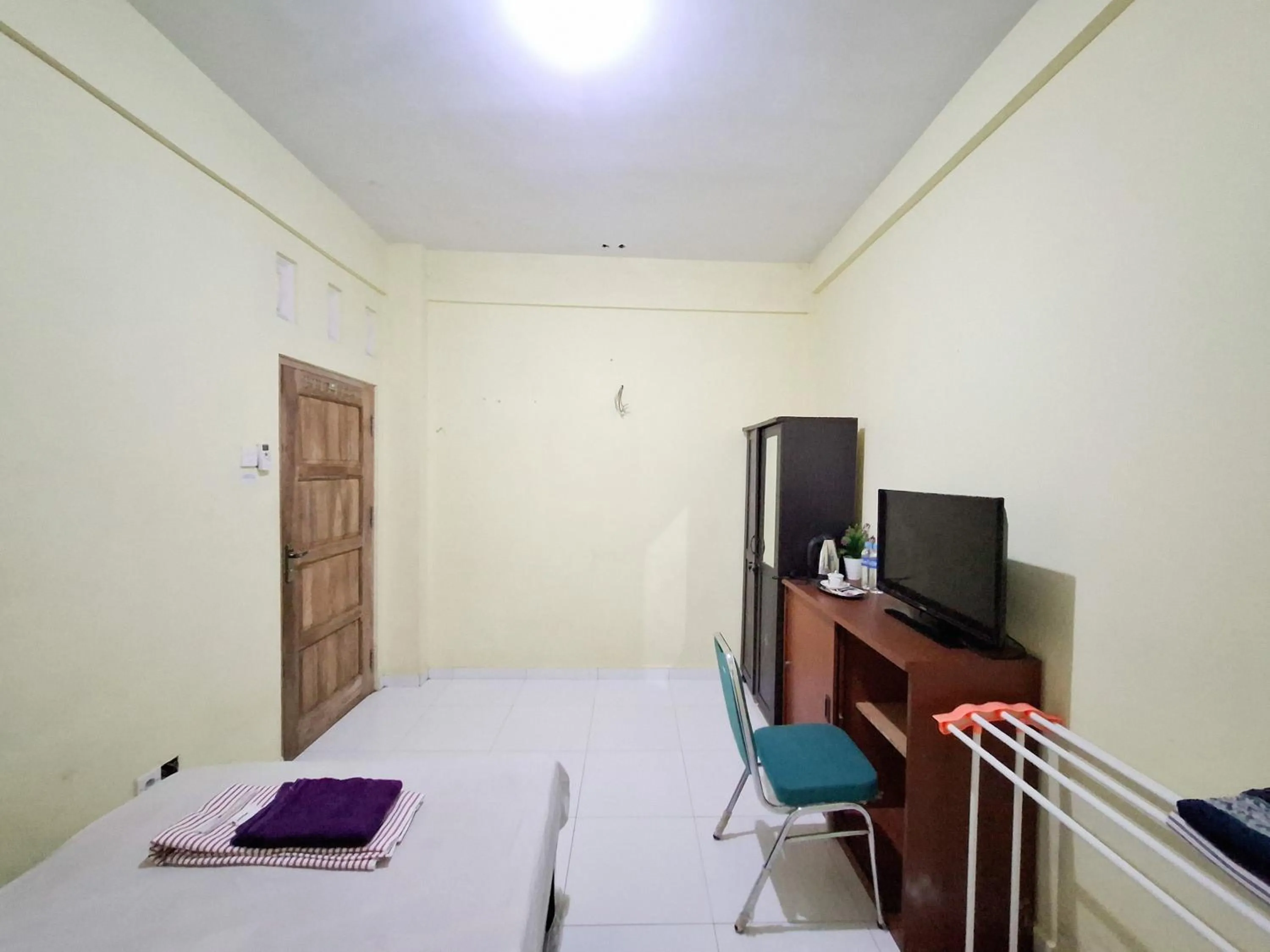 Bedroom, Bed in Sekapuk Indah Guest House Syariah Gresik RedPartner