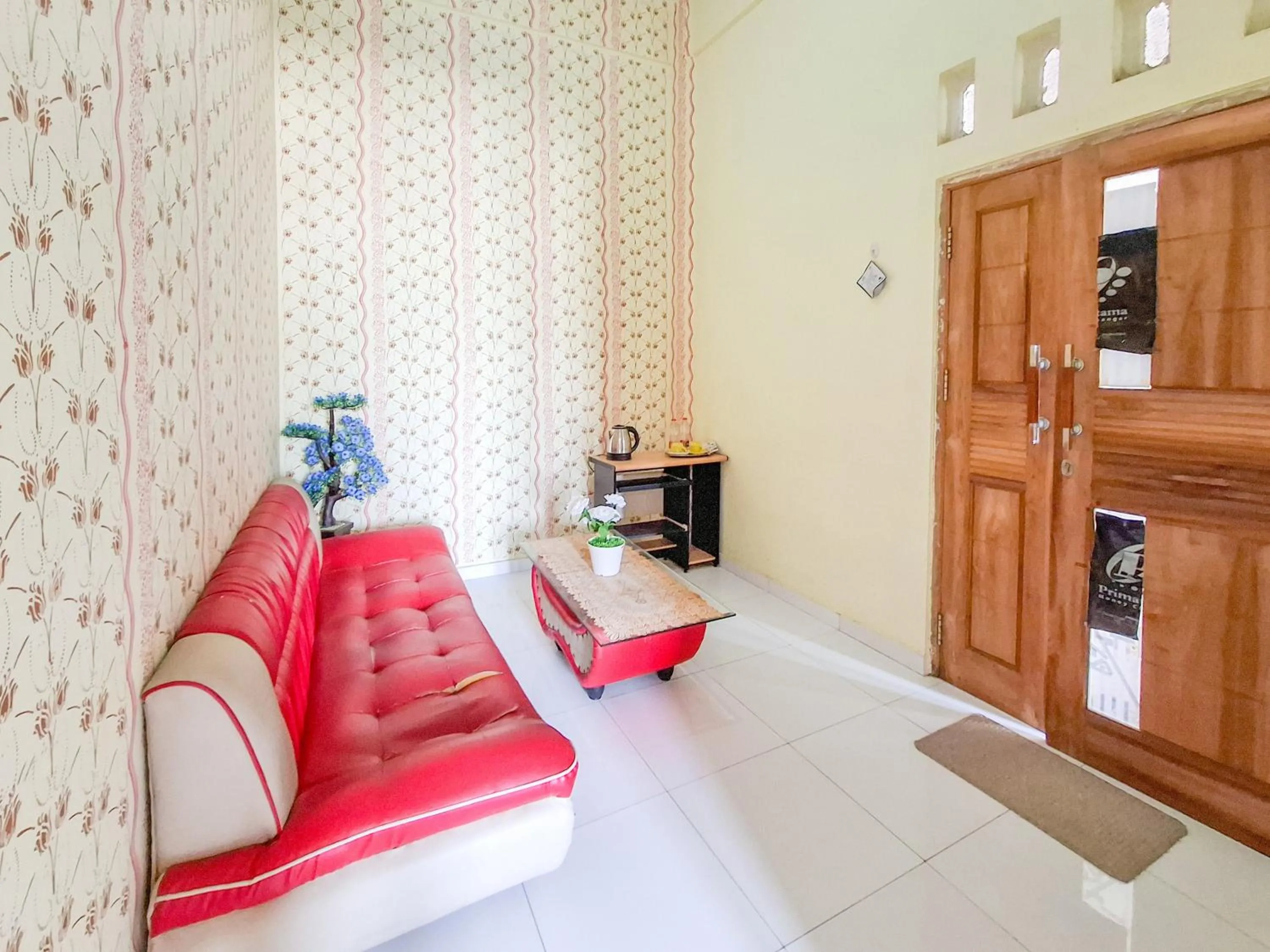 Seating area in Sekapuk Indah Guest House Syariah Gresik RedPartner