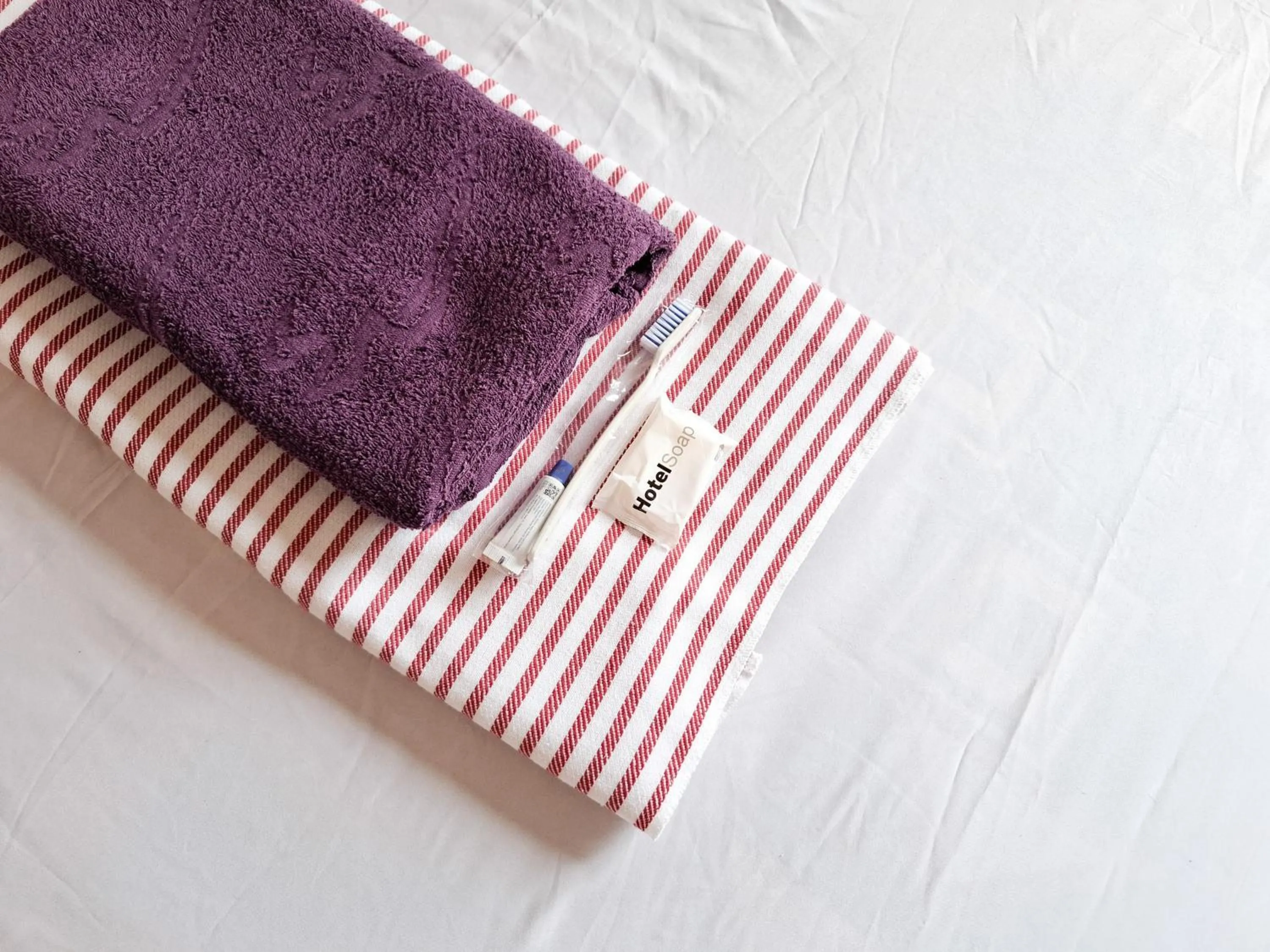towels in Sekapuk Indah Guest House Syariah Gresik RedPartner