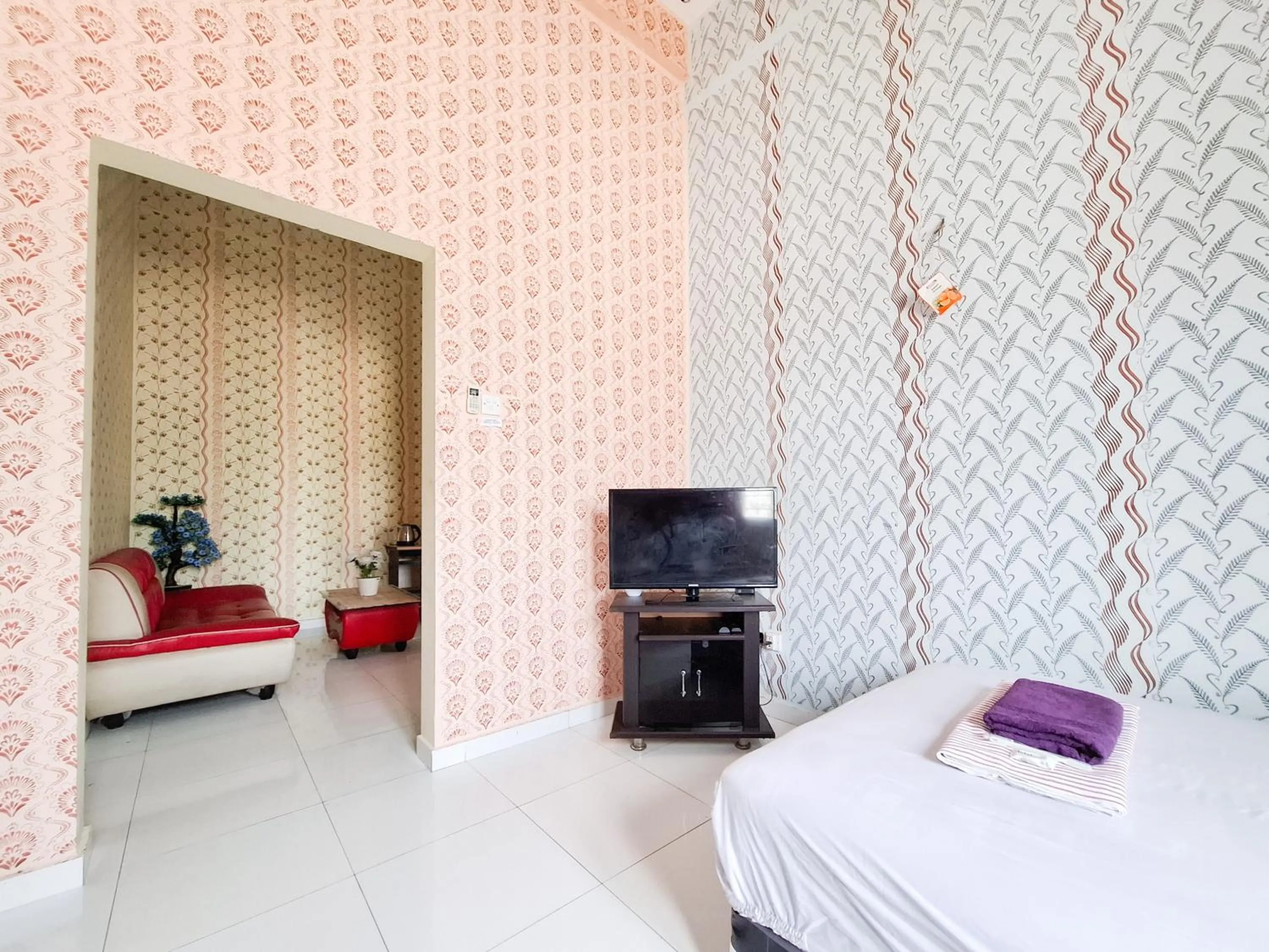 Bedroom, Bed in Sekapuk Indah Guest House Syariah Gresik RedPartner