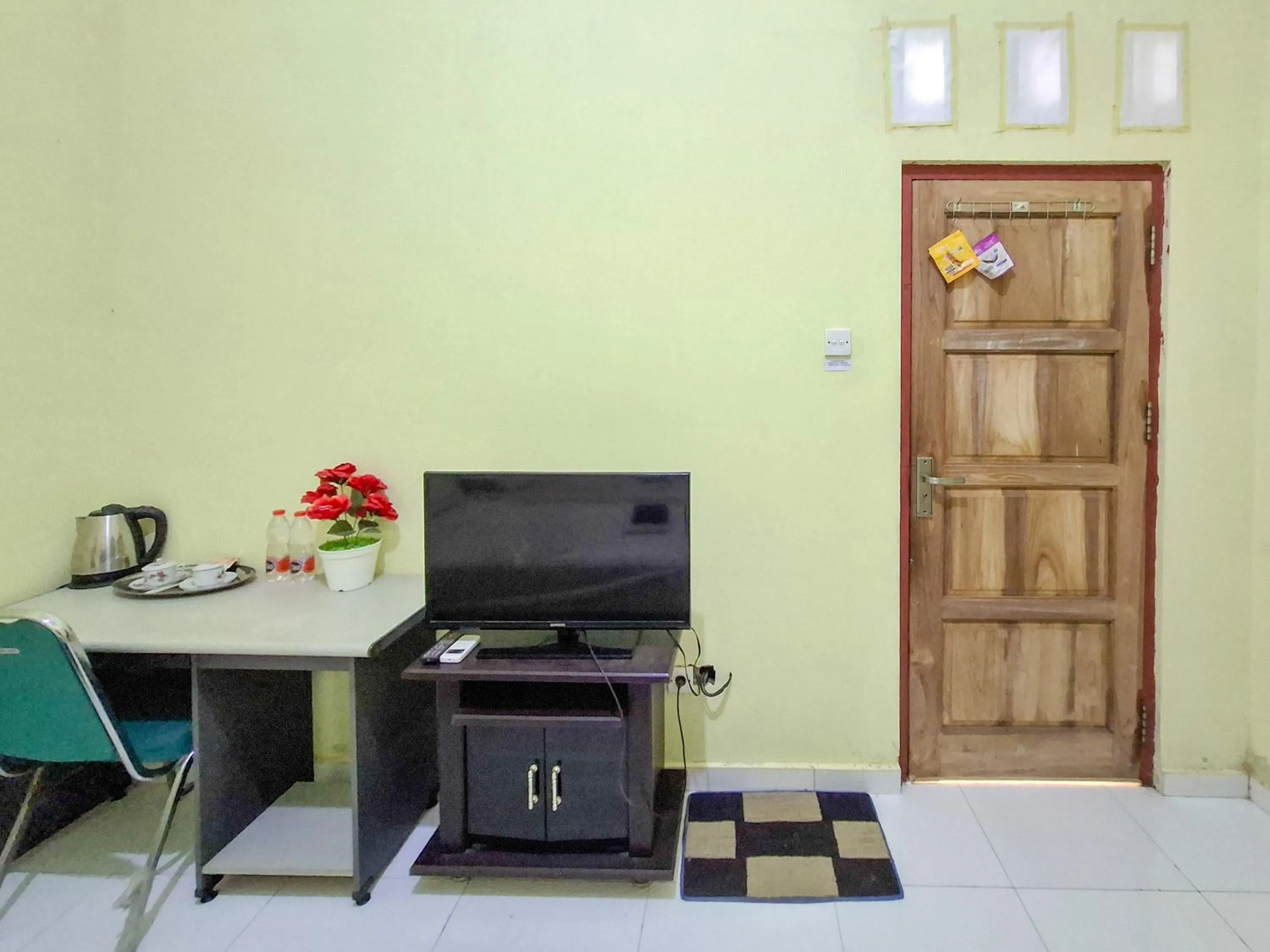 TV and multimedia in Sekapuk Indah Guest House Syariah Gresik RedPartner