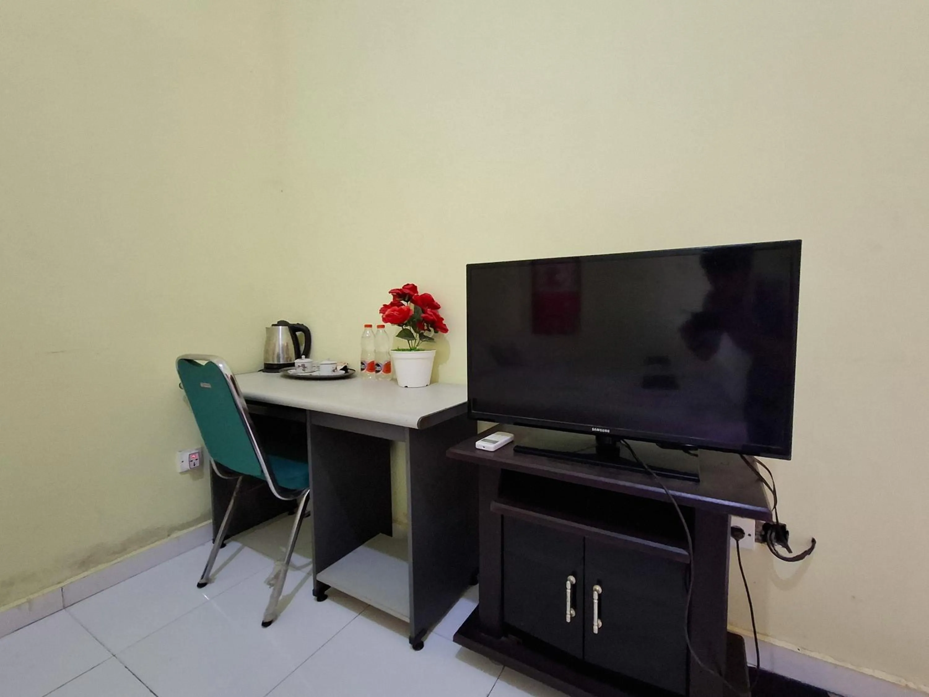 TV and multimedia in Sekapuk Indah Guest House Syariah Gresik RedPartner