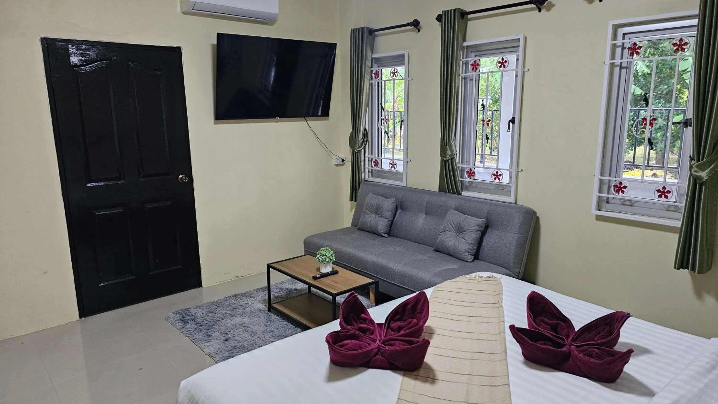 Living room, Bed in Nan's Aonang