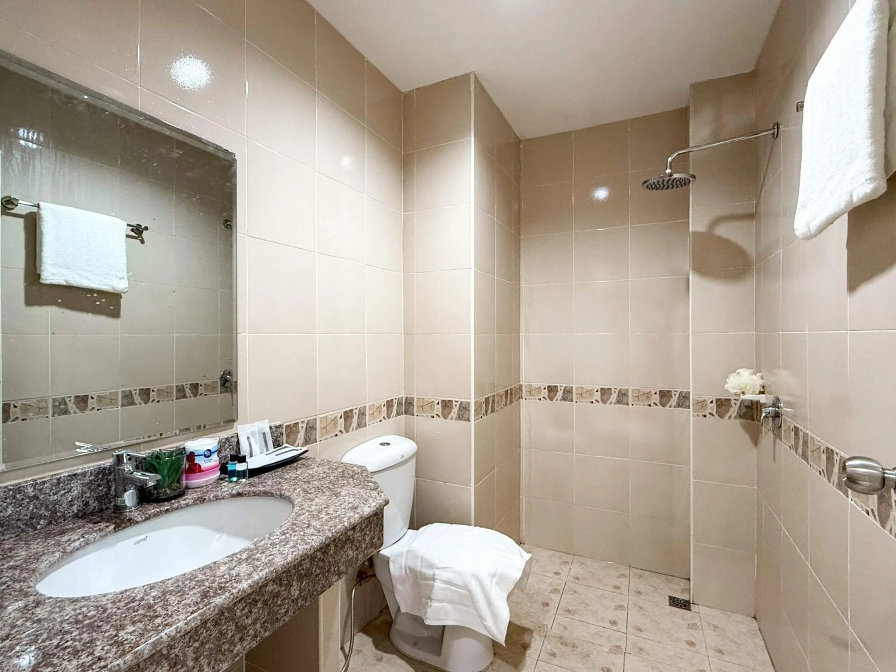 Shower in Nan's Aonang