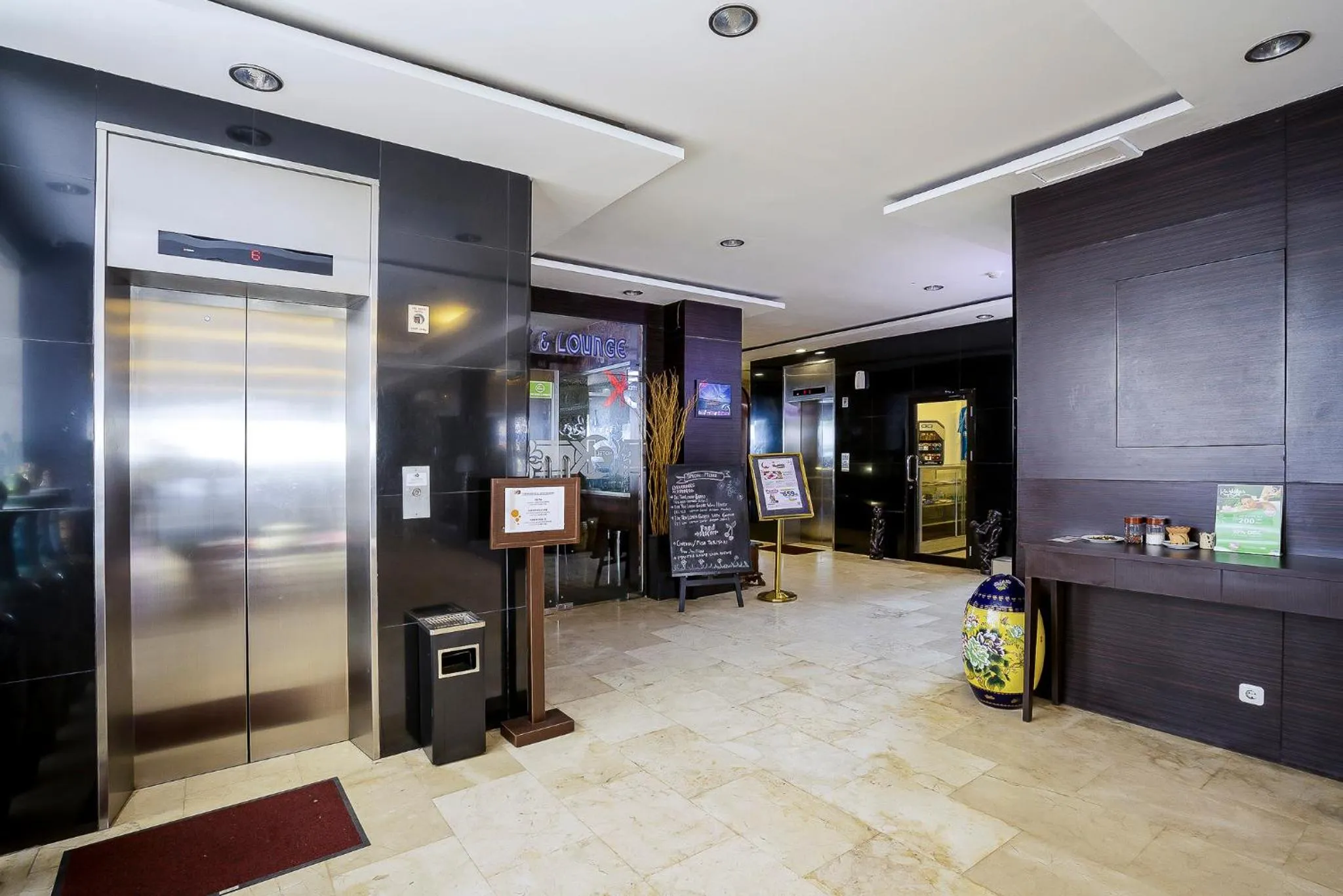 Area and facilities in Hotel Grand Kartika