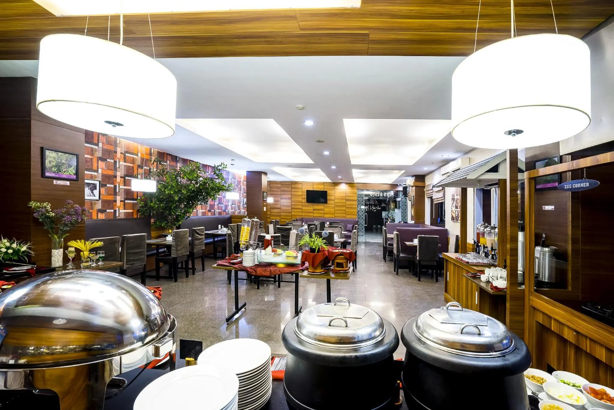 Restaurant/places to eat in Hotel Grand Kartika